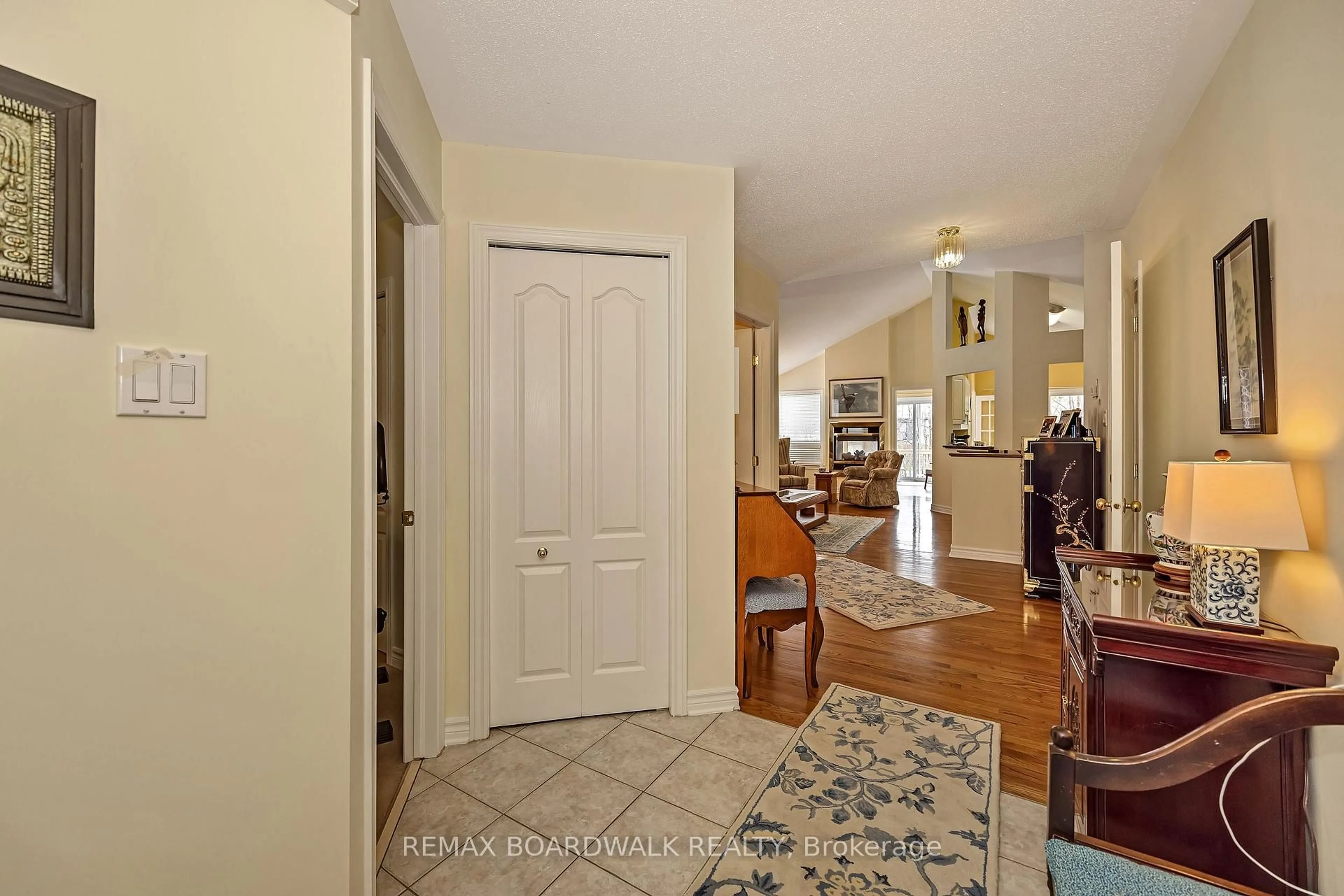Indoor entryway for 18 Fieldcrest Ave, Ottawa Ontario K2J 4W7