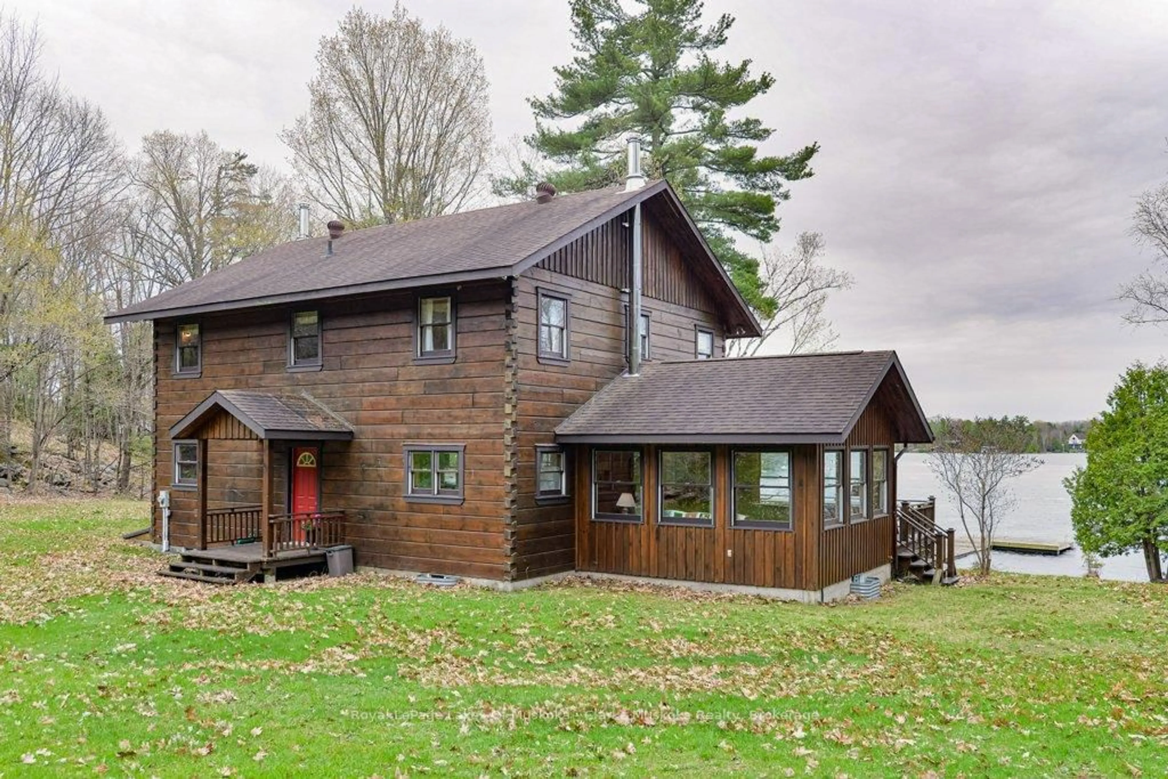 Home with vinyl exterior material, water/lake/river/ocean view for 748 Whites Falls Rd, Georgian Bay Ontario L0K 1S0