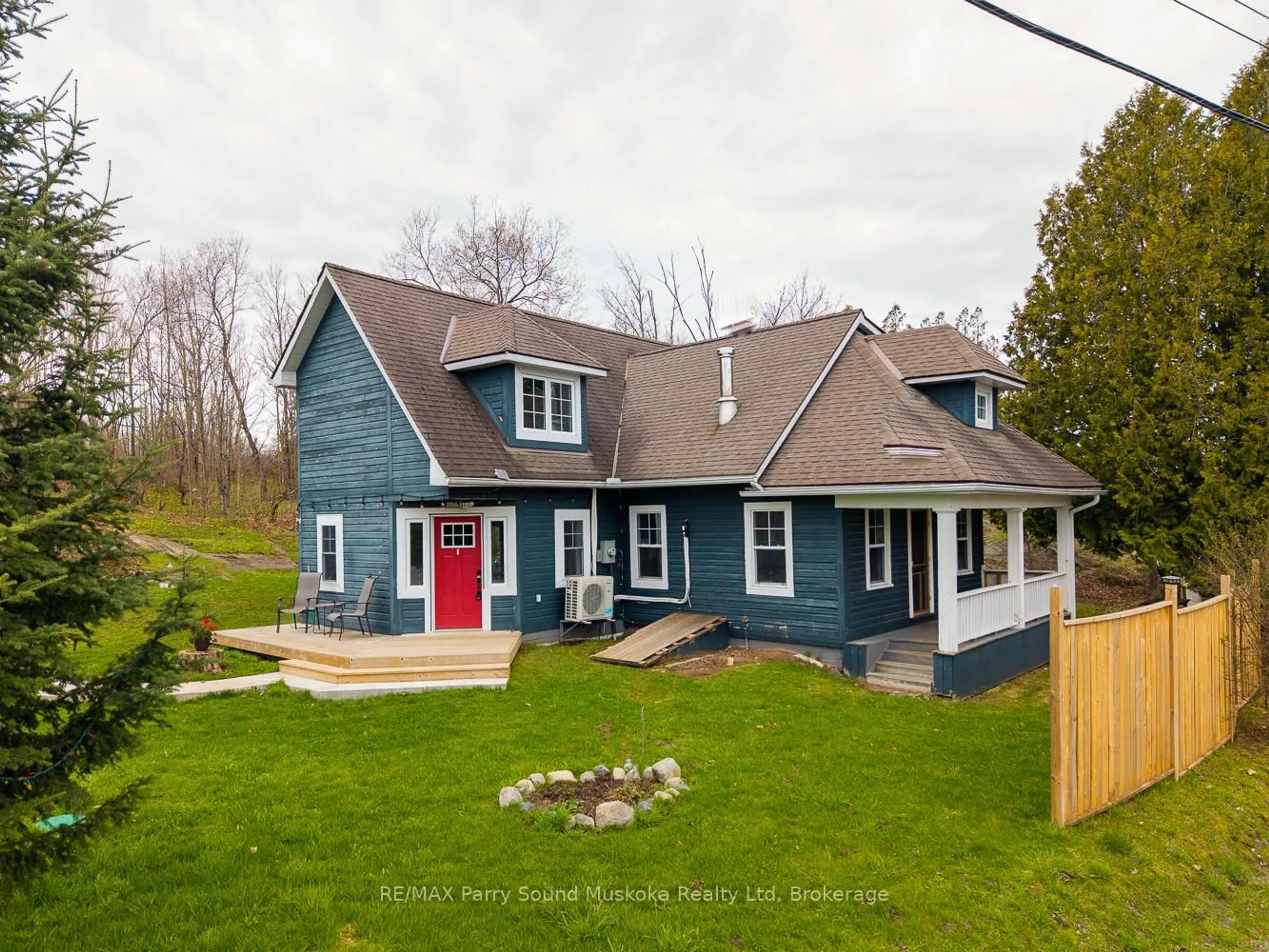 A pic from outside/outdoor area/front of a property/back of a property/a pic from drone, street for 569 Hurdville Rd, McKellar Ontario P2A 0B5
