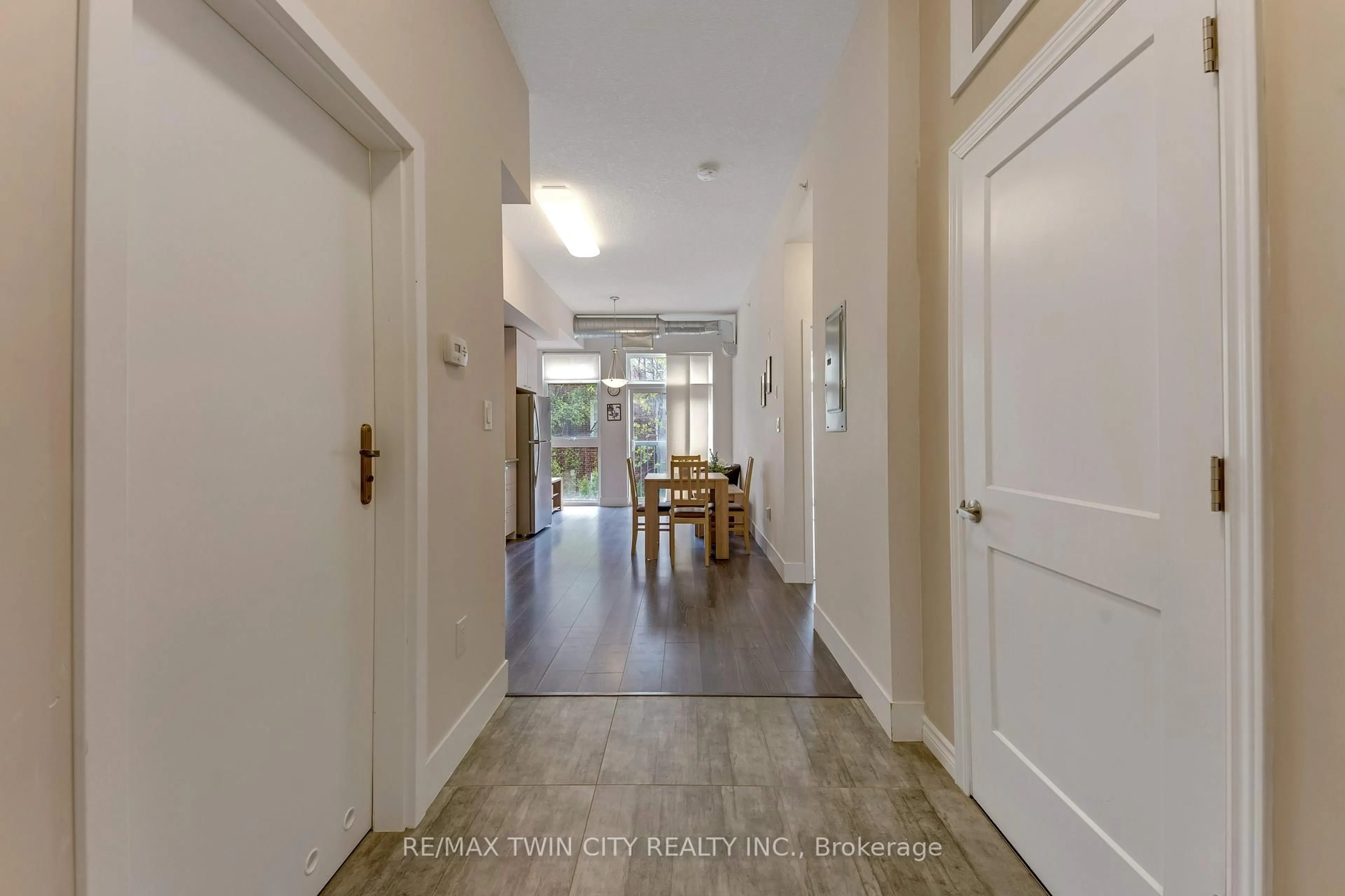 Indoor entryway for 253 Albert St #202, Waterloo Ontario N2L 0G3