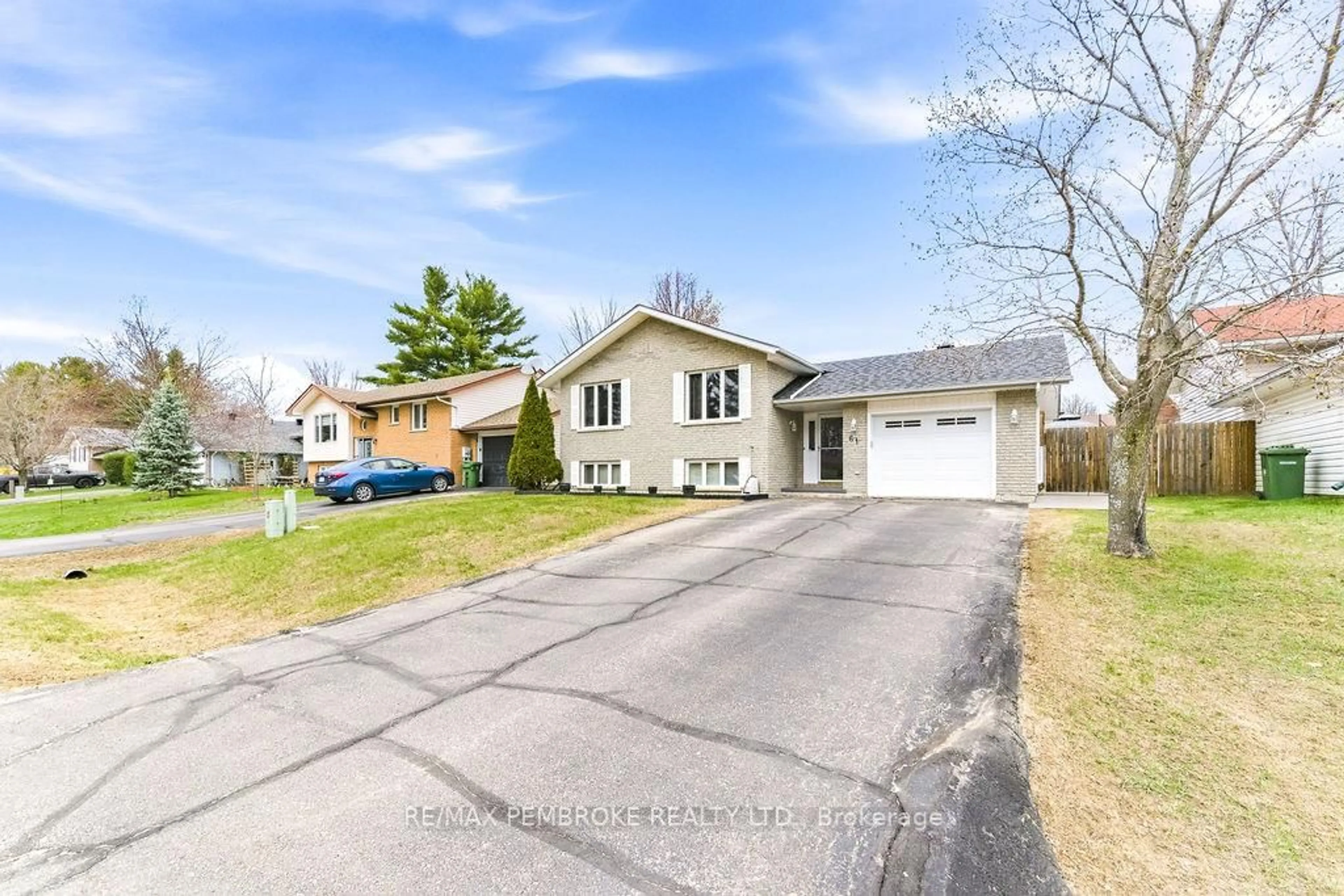 A pic from outside/outdoor area/front of a property/back of a property/a pic from drone, street for 61 Woodland Cres, Petawawa Ontario K8H 3L9