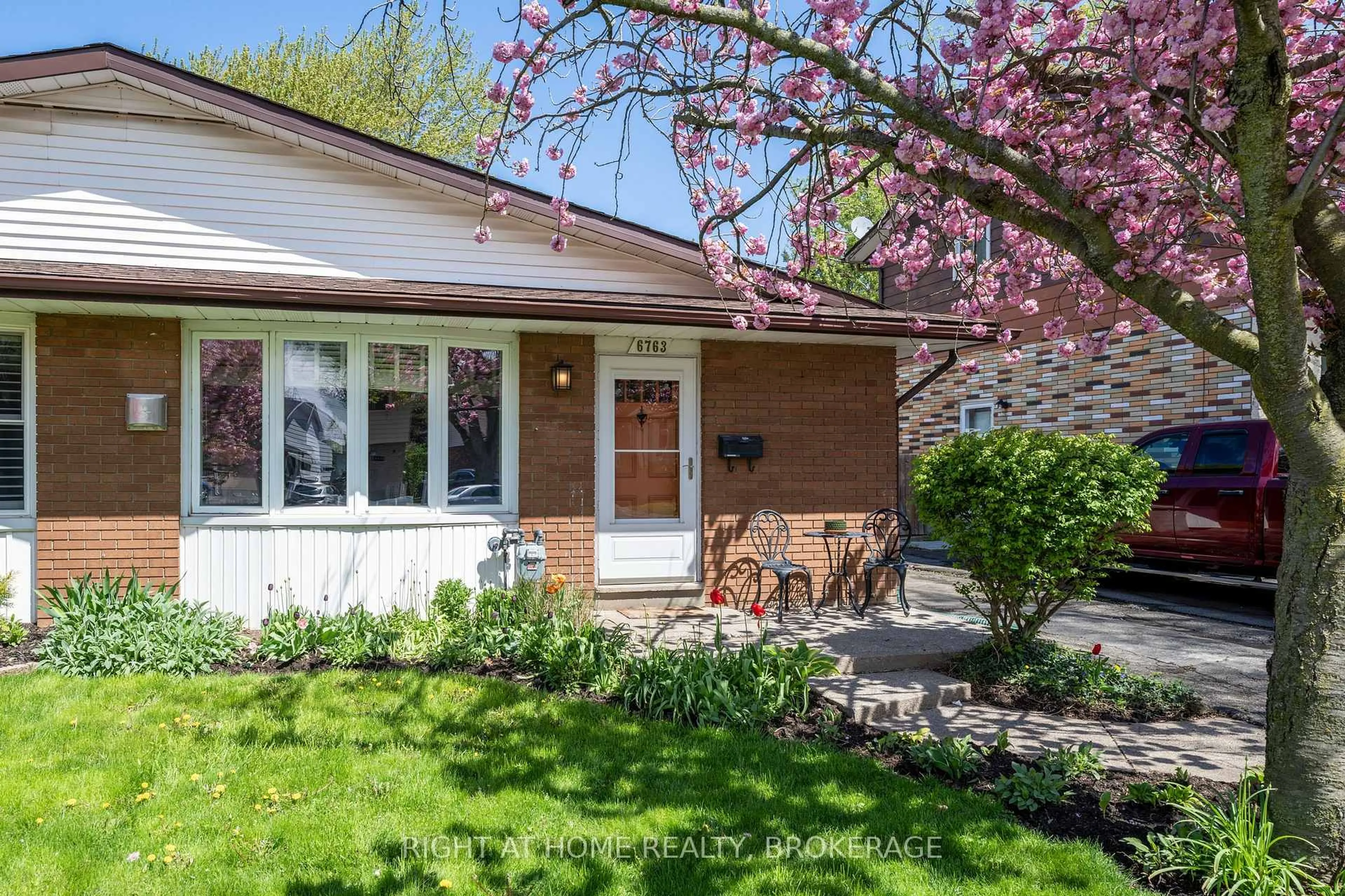 Home with brick exterior material, street for 6763 Wilinger St, Niagara Falls Ontario L2J 2B4