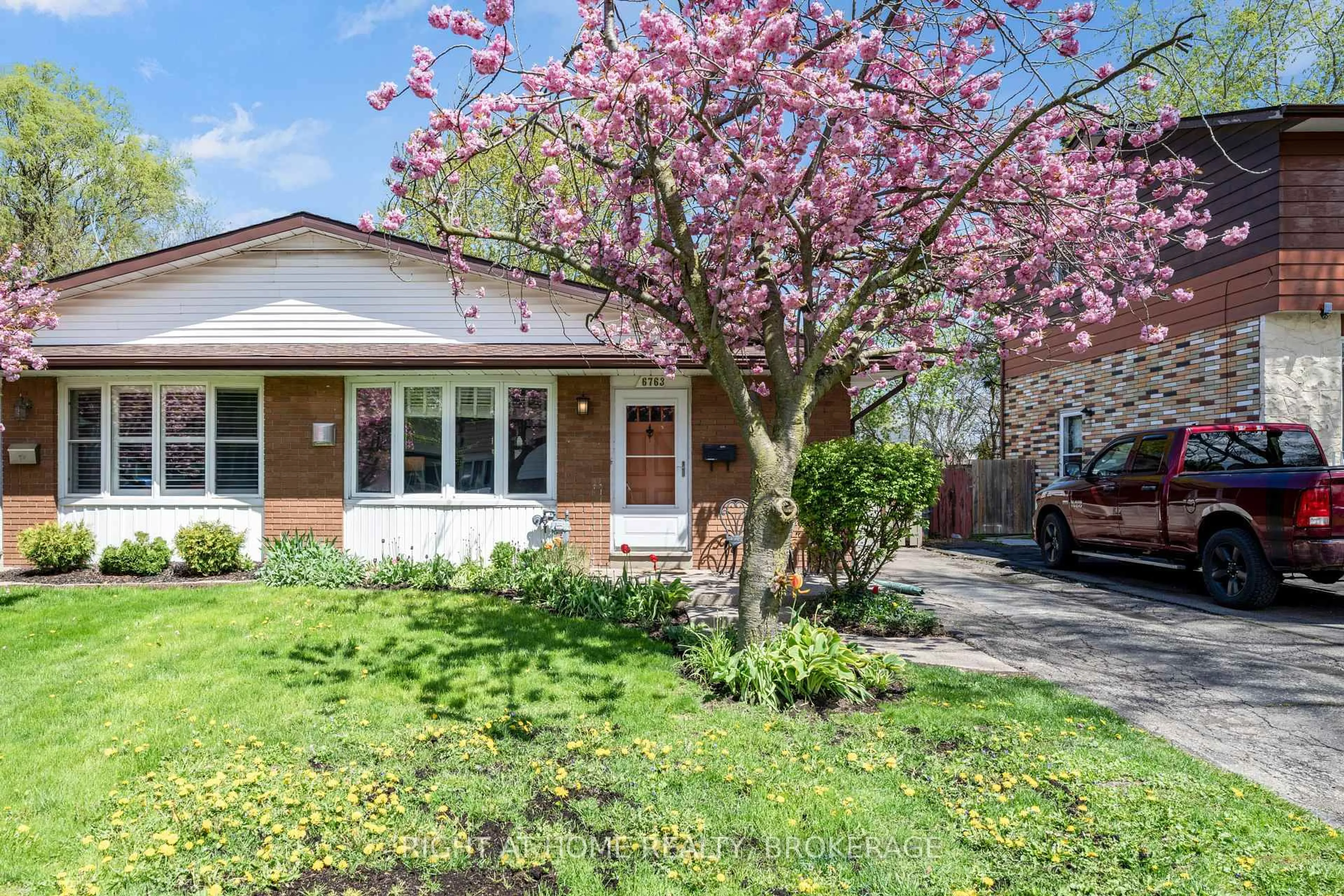 Home with brick exterior material, street for 6763 Wilinger St, Niagara Falls Ontario L2J 2B4