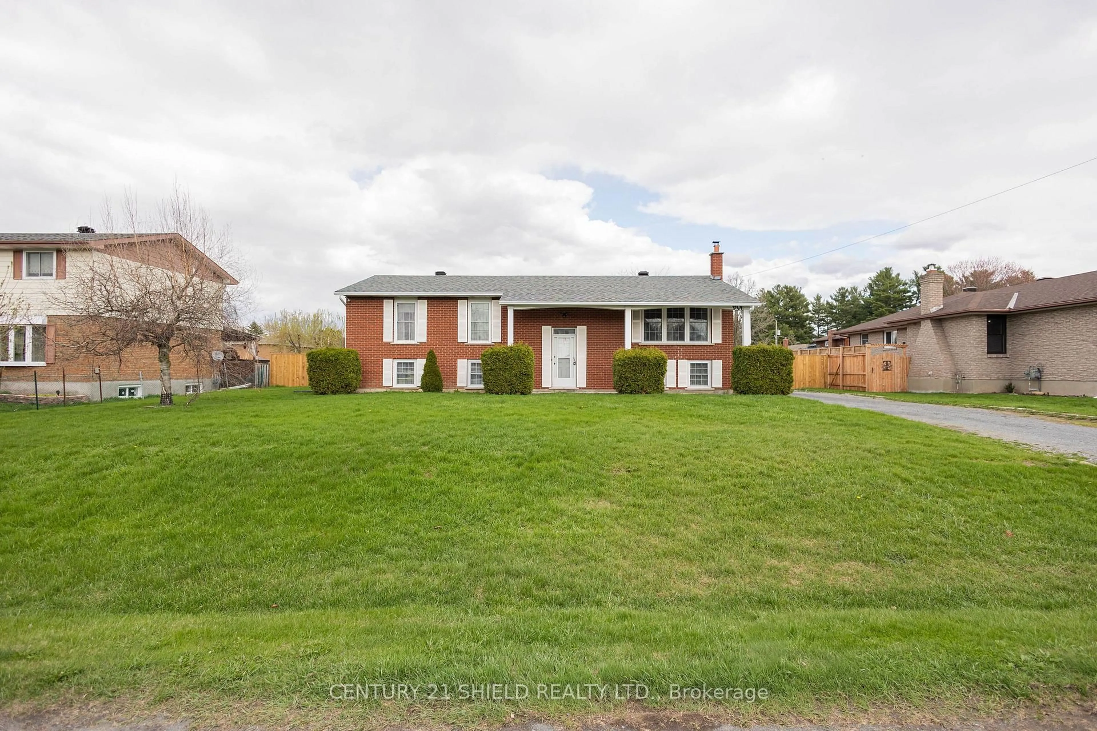 A pic from outside/outdoor area/front of a property/back of a property/a pic from drone, street for 901 Laflin St, Cornwall Ontario K6J 5J3