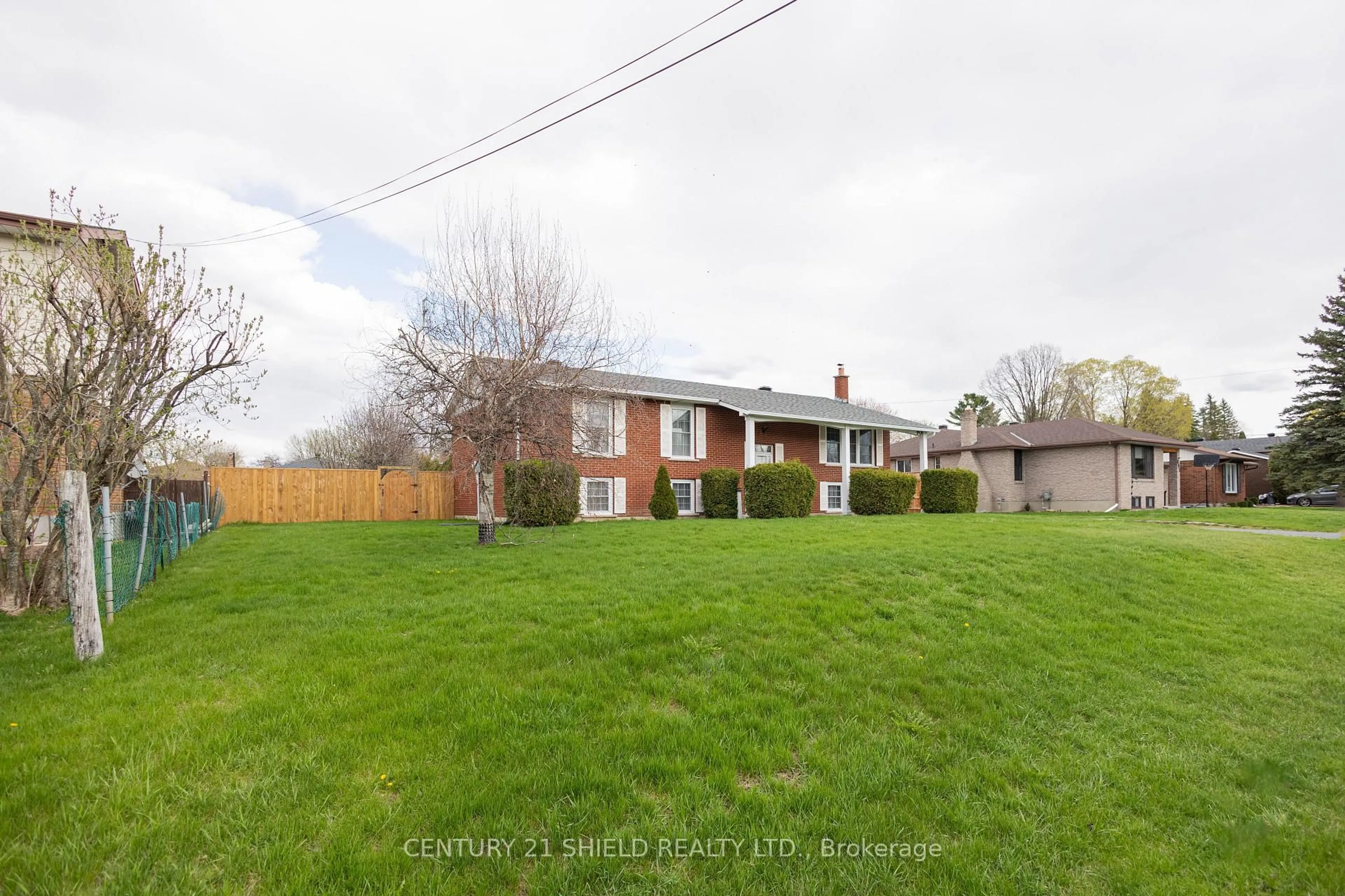 A pic from outside/outdoor area/front of a property/back of a property/a pic from drone, street for 901 Laflin St, Cornwall Ontario K6J 5J3