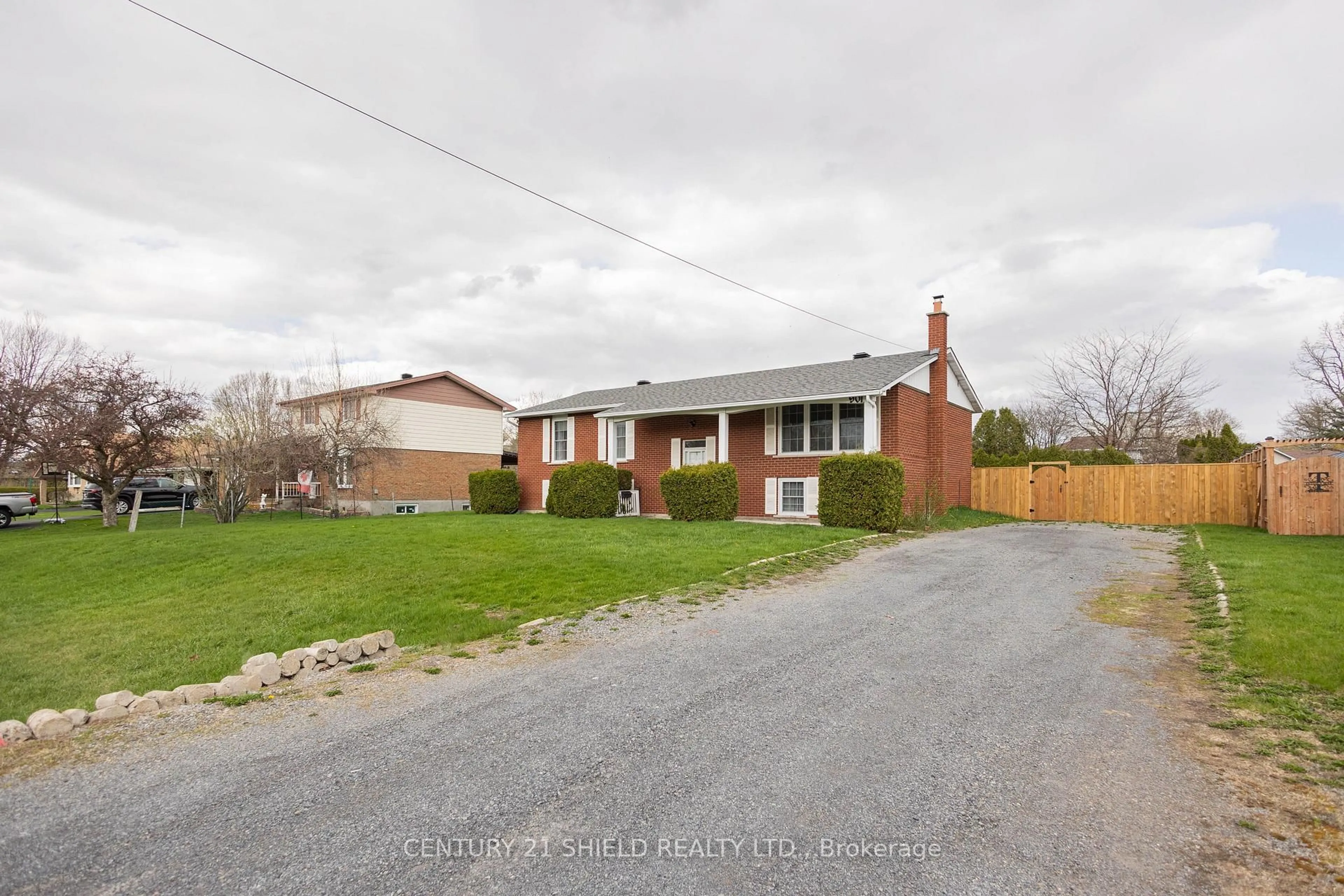 A pic from outside/outdoor area/front of a property/back of a property/a pic from drone, street for 901 Laflin St, Cornwall Ontario K6J 5J3