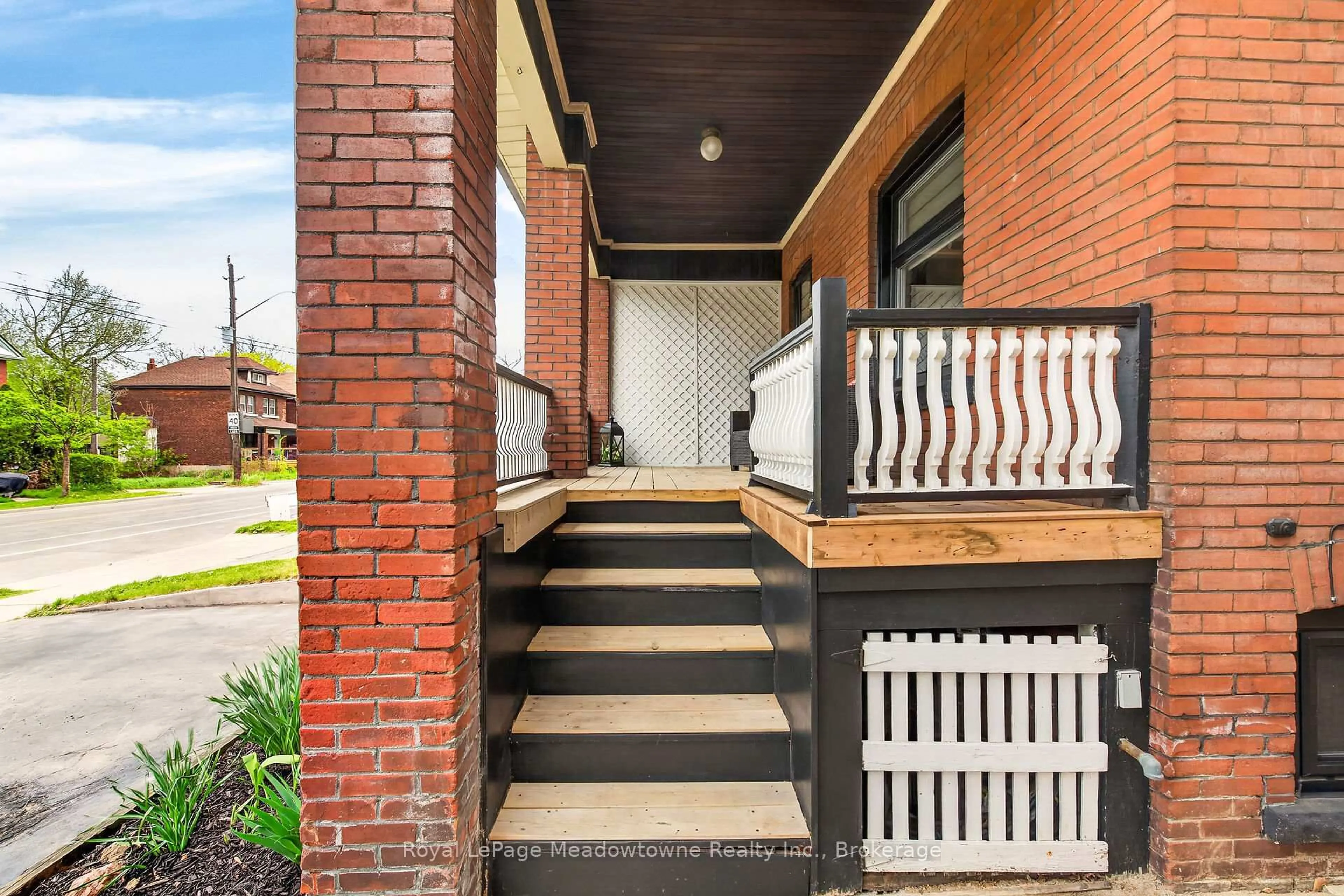 Unknown for 216 Maplewood Ave, Hamilton Ontario L8M 1X8
