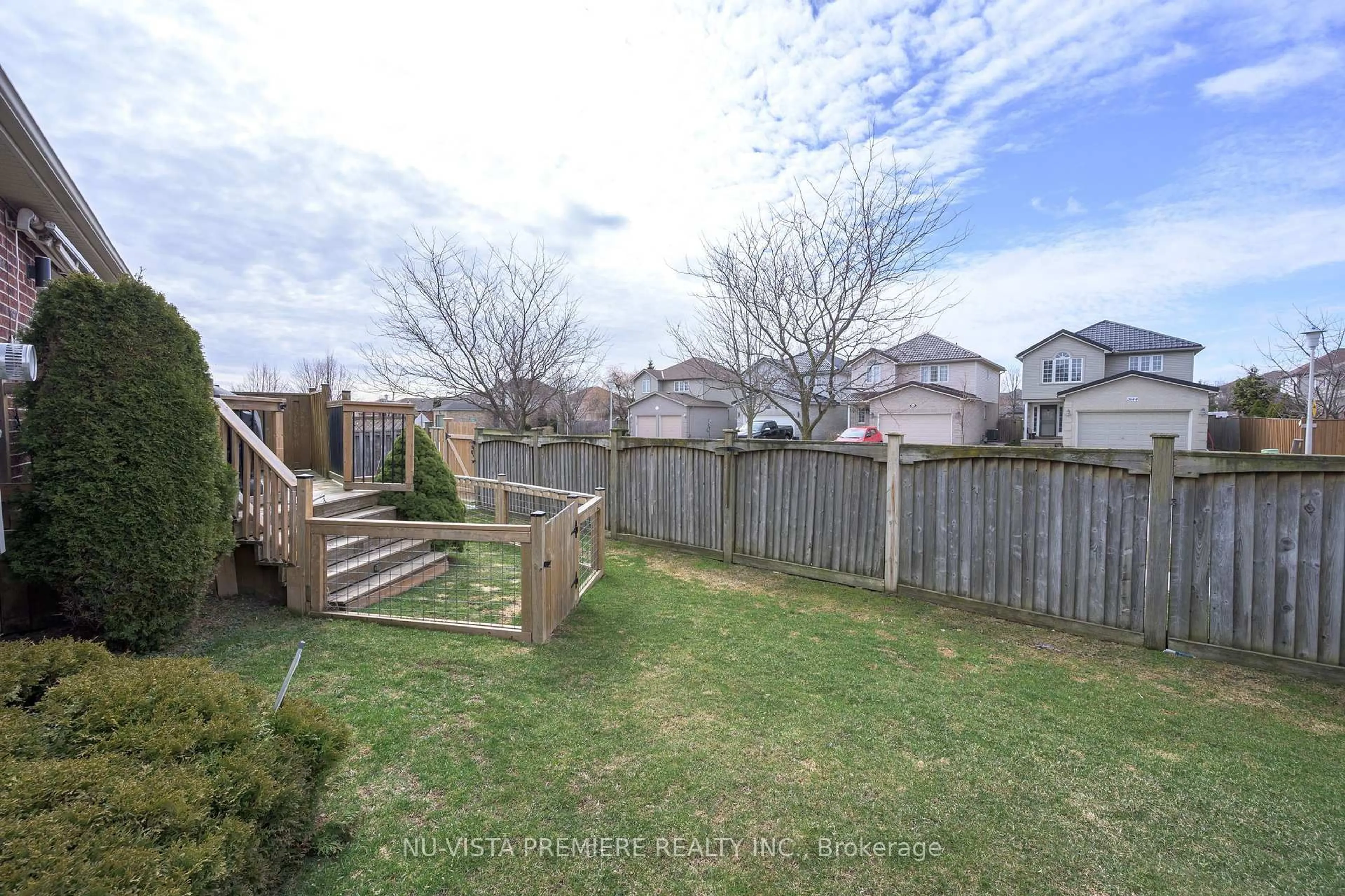 A pic from outside/outdoor area/front of a property/back of a property/a pic from drone, unknown for 1582 Chelton Pl, London South Ontario N6M 1M2