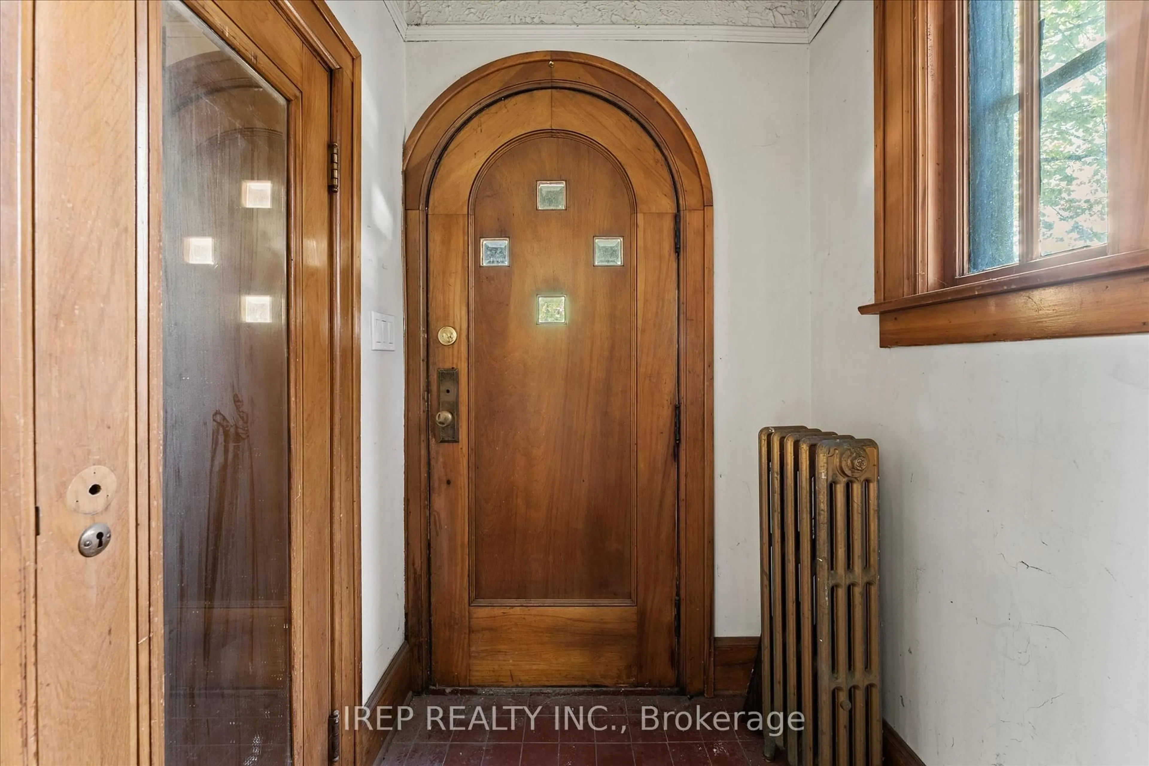 Indoor entryway for 3056 Alexander Ave, Windsor Ontario N9C 1G5