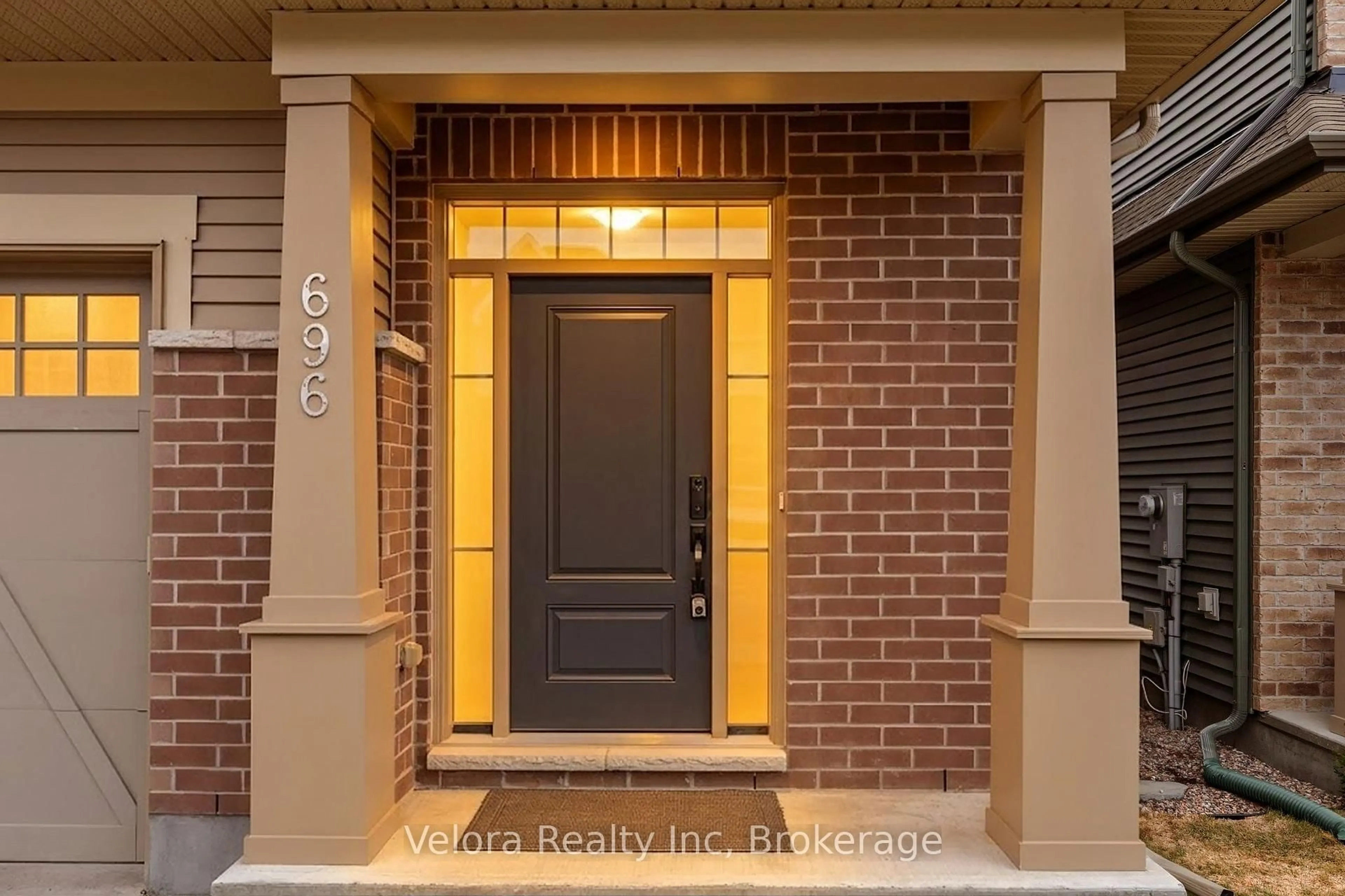 Indoor entryway for 696 Vivera Pl, Ottawa Ontario K2S 2N1