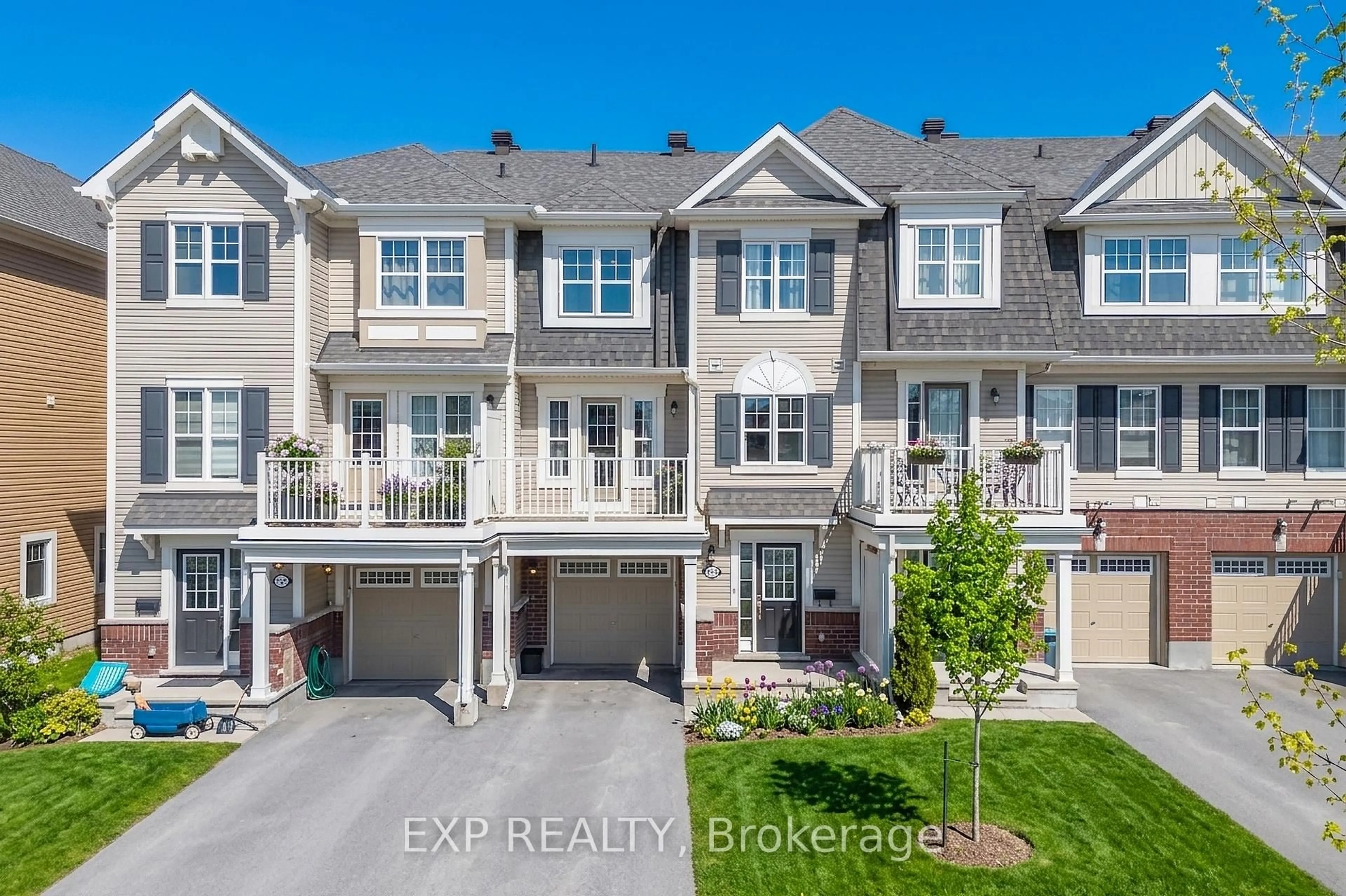 A pic from outside/outdoor area/front of a property/back of a property/a pic from drone, street for 523 Ensatina Cres, Ottawa Ontario K2J 6H4