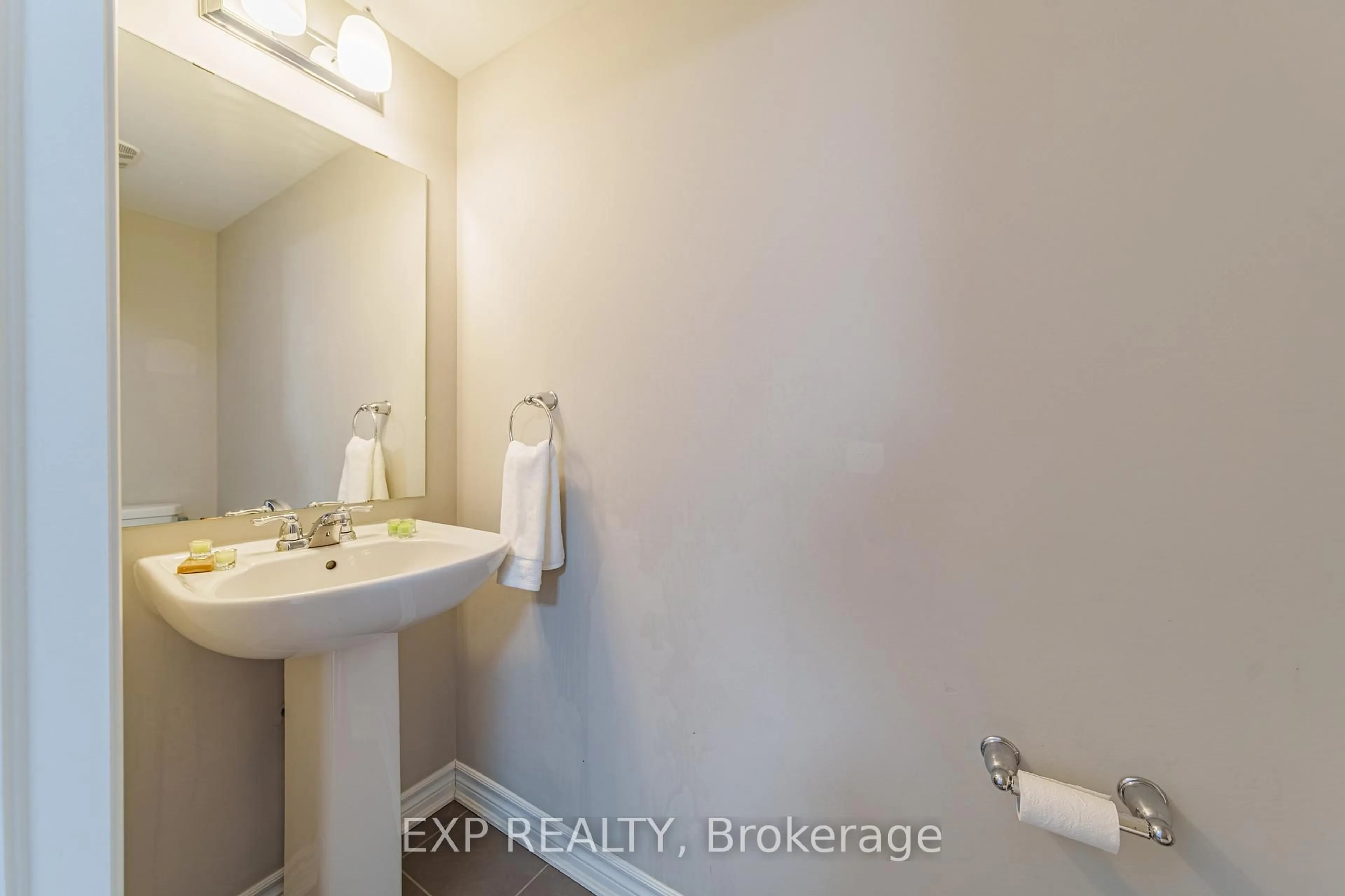 Standard bathroom, unknown for 523 Ensatina Cres, Ottawa Ontario K2J 6H4