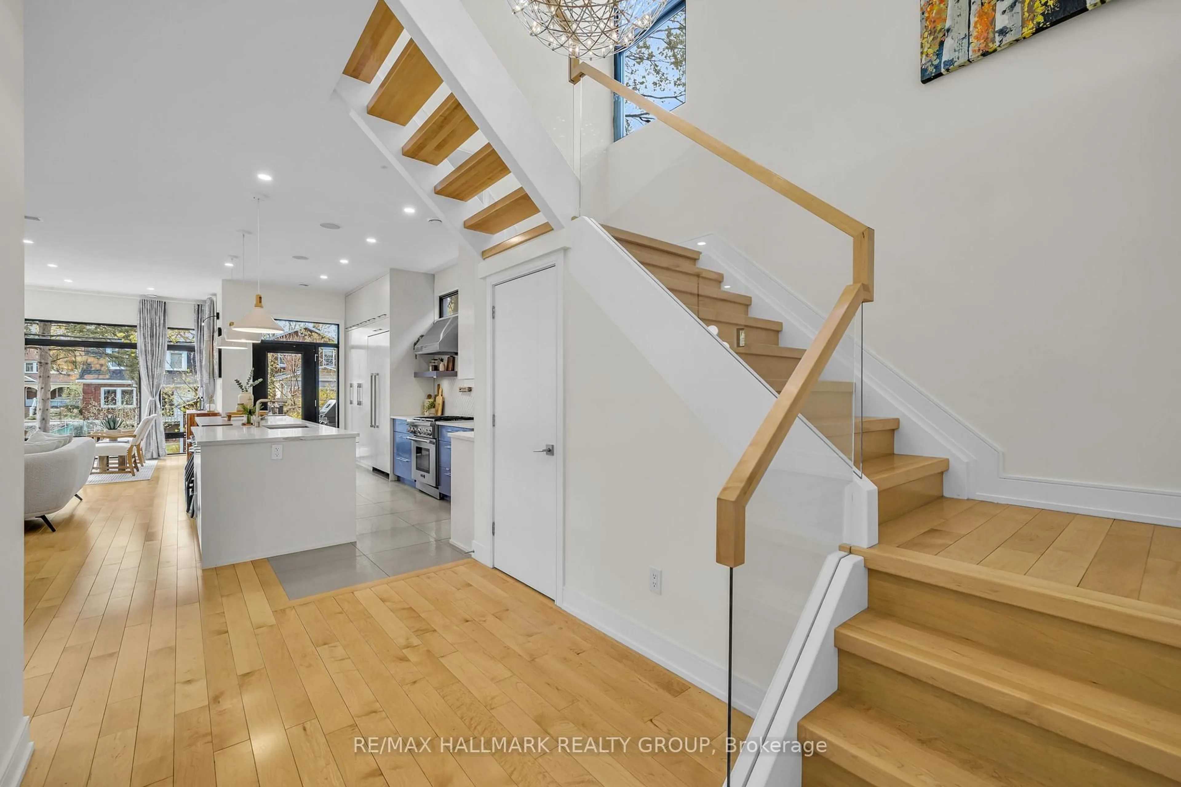 Stairs for 92 Grange Ave, Ottawa Ontario K1Y 0N9