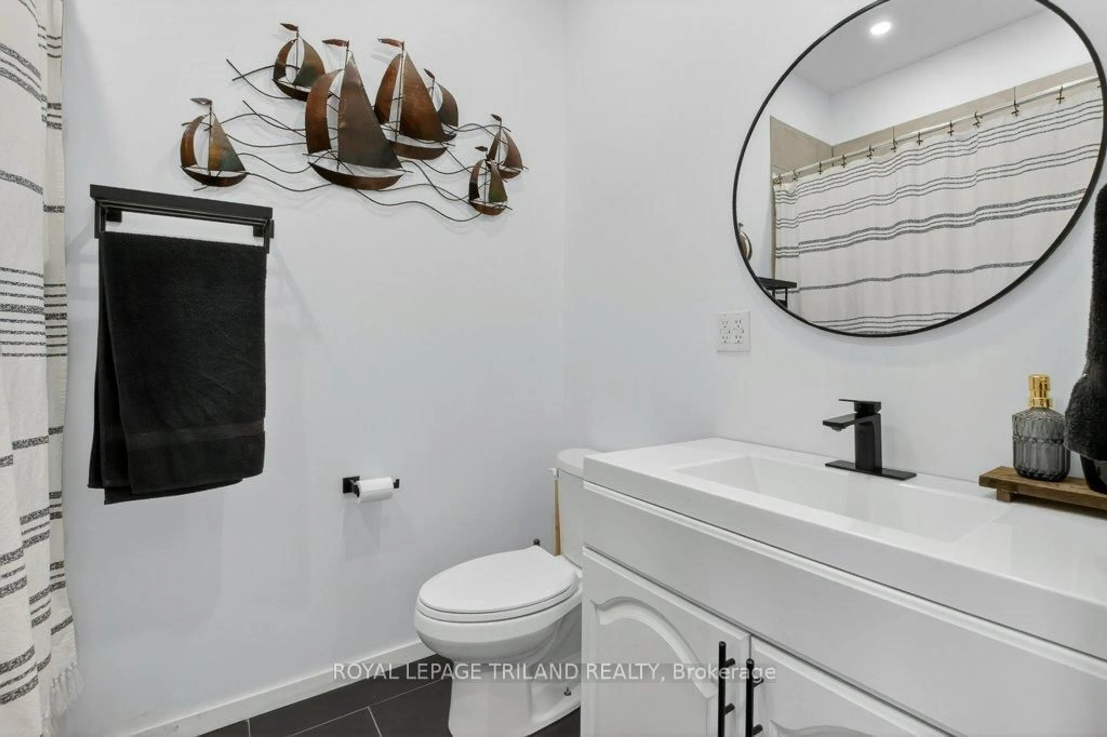 Contemporary bathroom, ceramic/tile floor for 73.5 Hughes St, St. Thomas Ontario N5P 2Y7