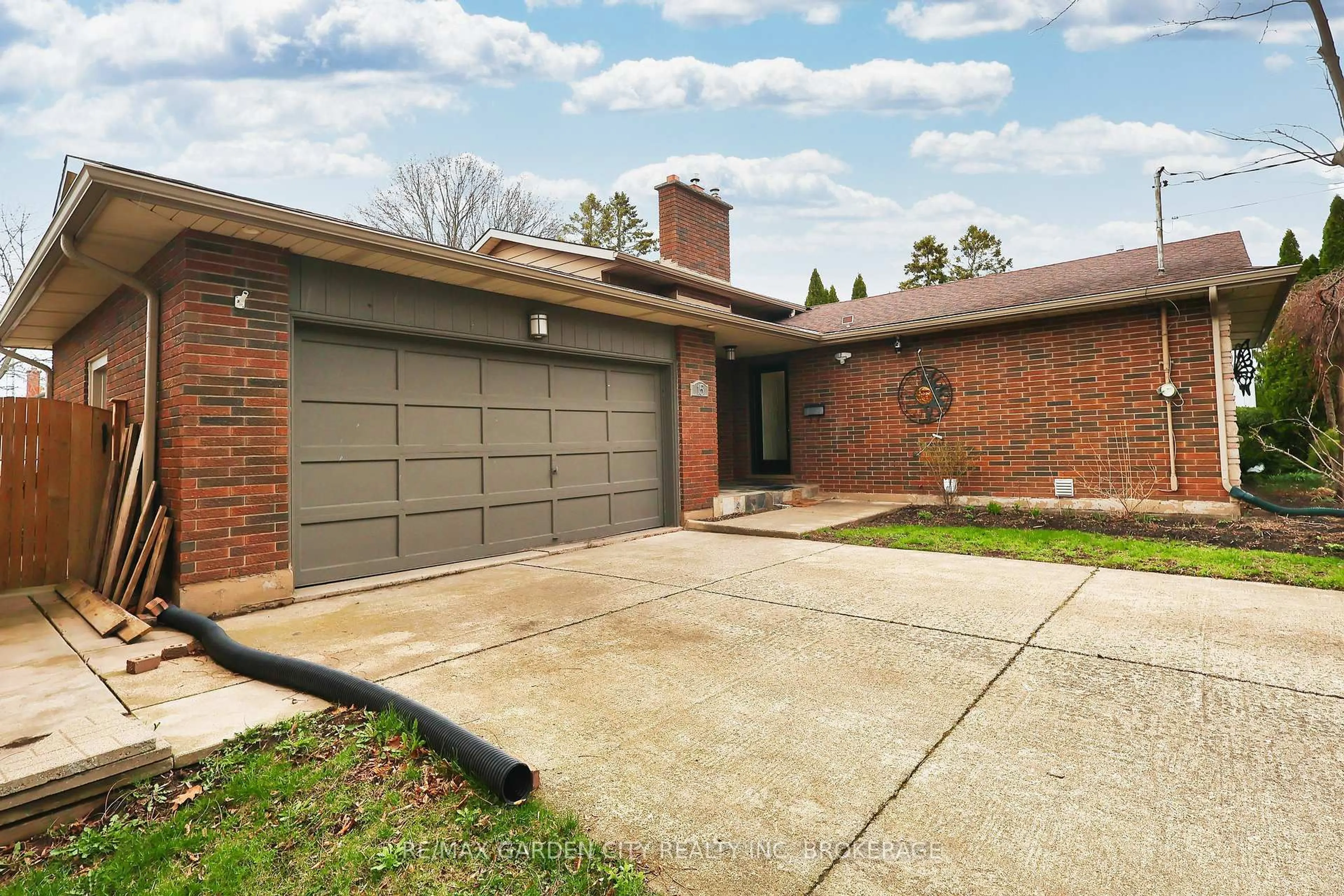 Home with brick exterior material, street for 15 Black Friars Rd, St. Catharines Ontario L2N 2M8