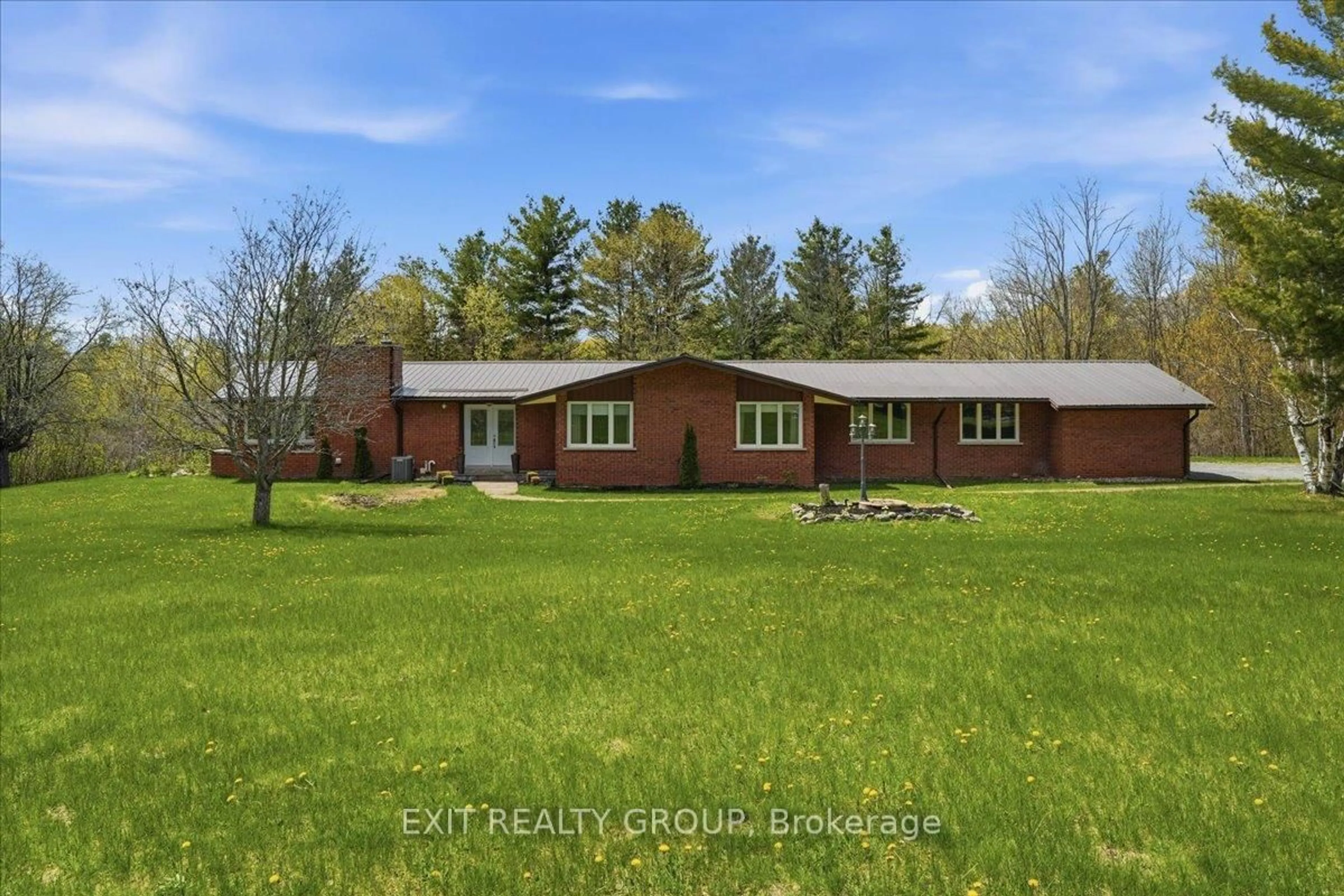 A pic from outside/outdoor area/front of a property/back of a property/a pic from drone, unknown for 1001 Baptist Church Rd, Stirling Ontario K0K 3E0