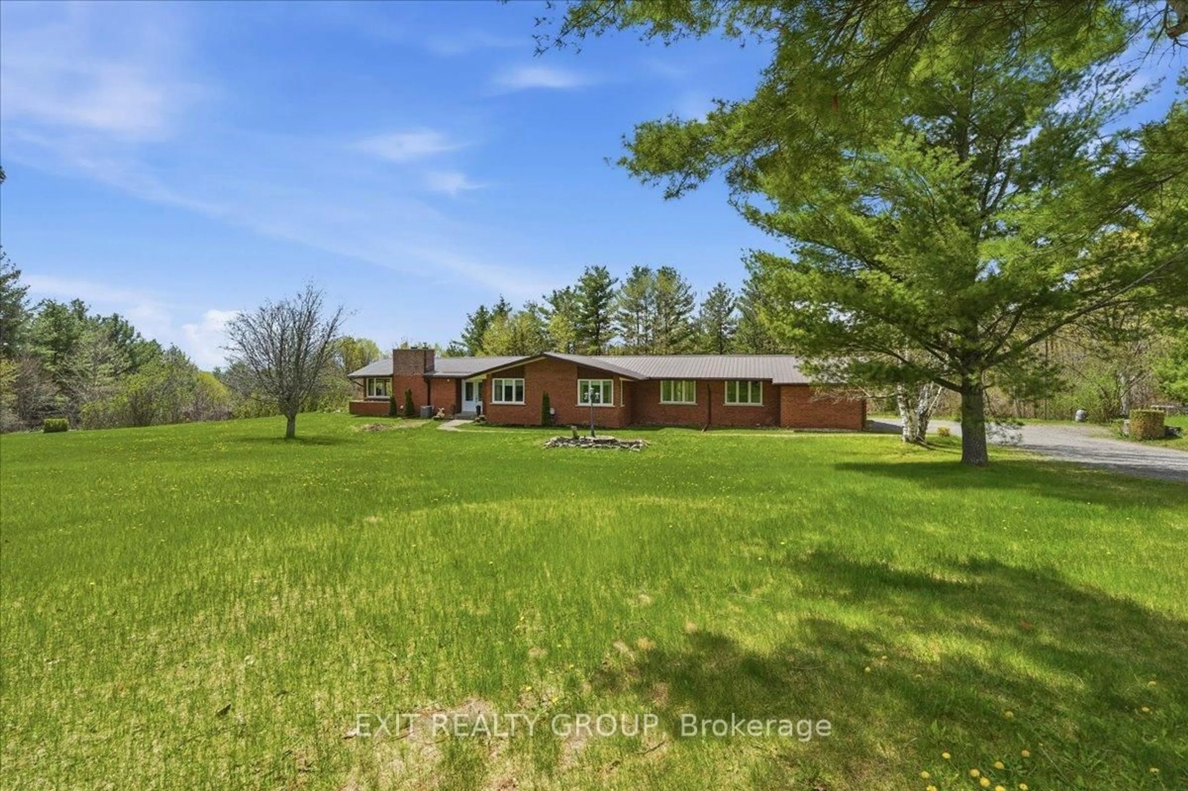 A pic from outside/outdoor area/front of a property/back of a property/a pic from drone, unknown for 1001 Baptist Church Rd, Stirling Ontario K0K 3E0