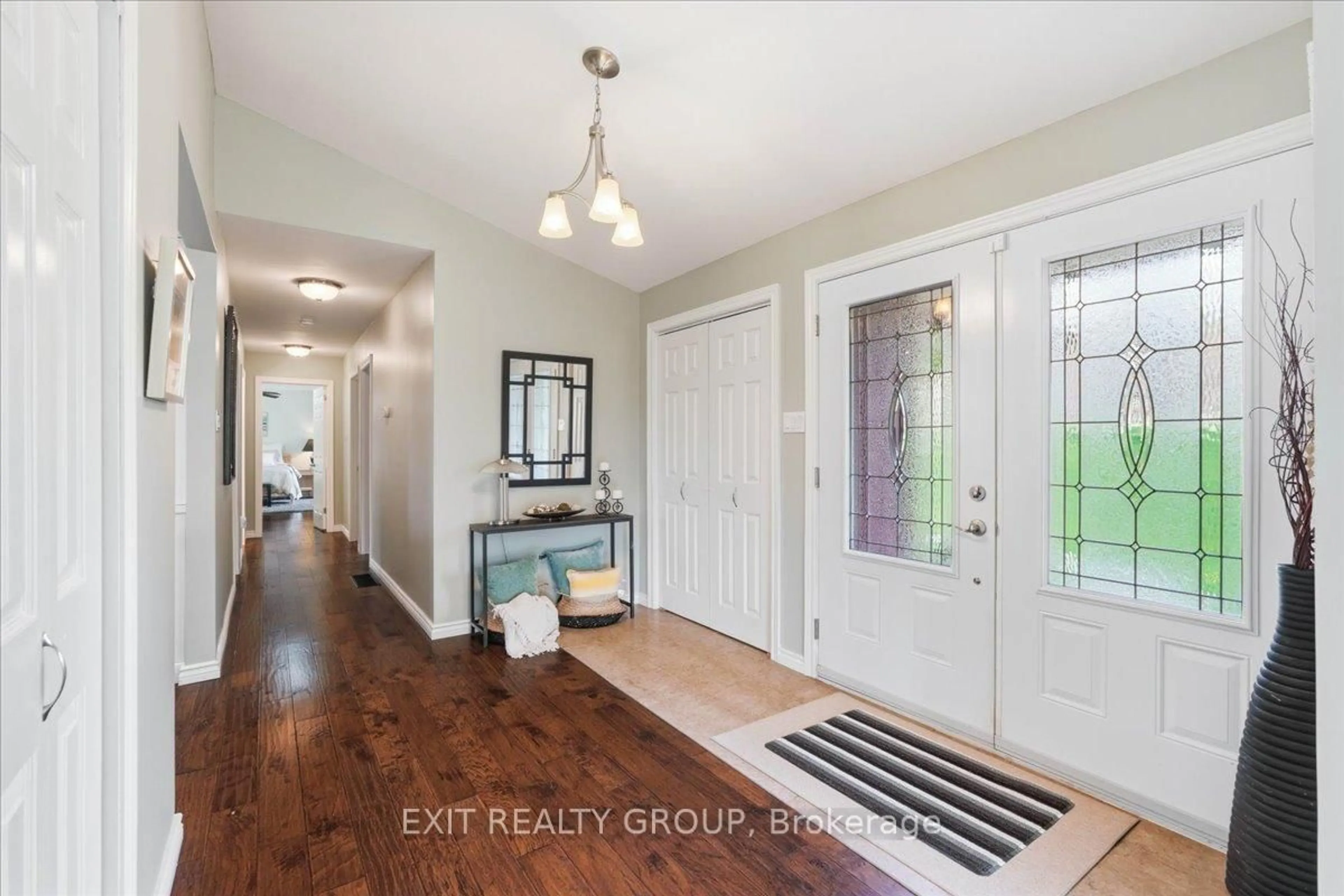 Indoor entryway for 1001 Baptist Church Rd, Stirling Ontario K0K 3E0