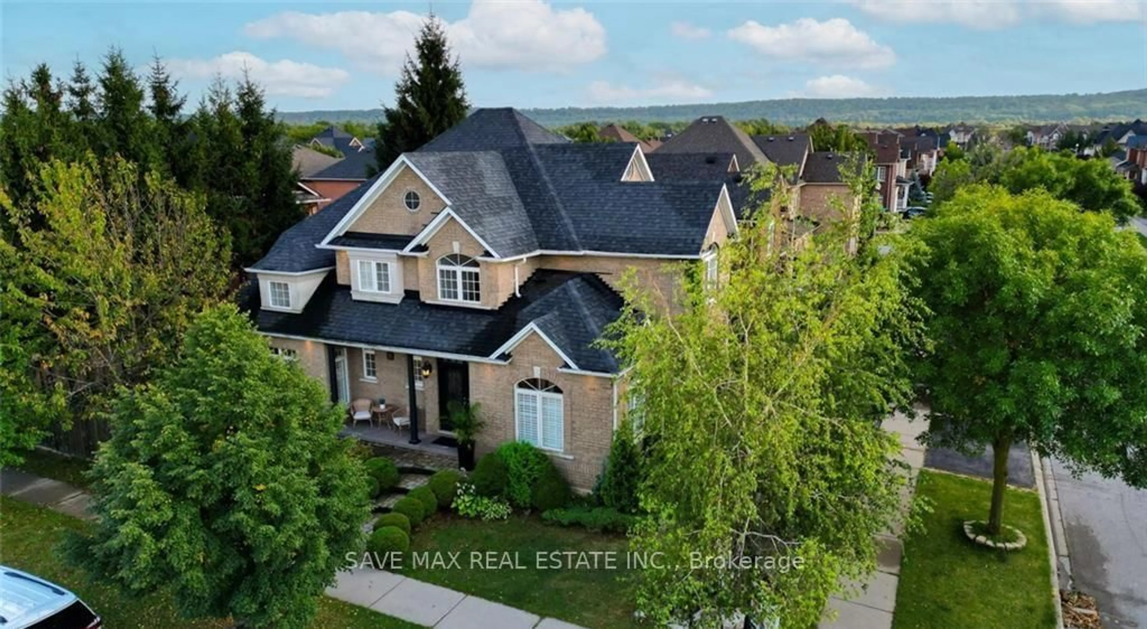 A pic from outside/outdoor area/front of a property/back of a property/a pic from drone, unknown for 50 Islandview Way, Hamilton Ontario L8E 6C1