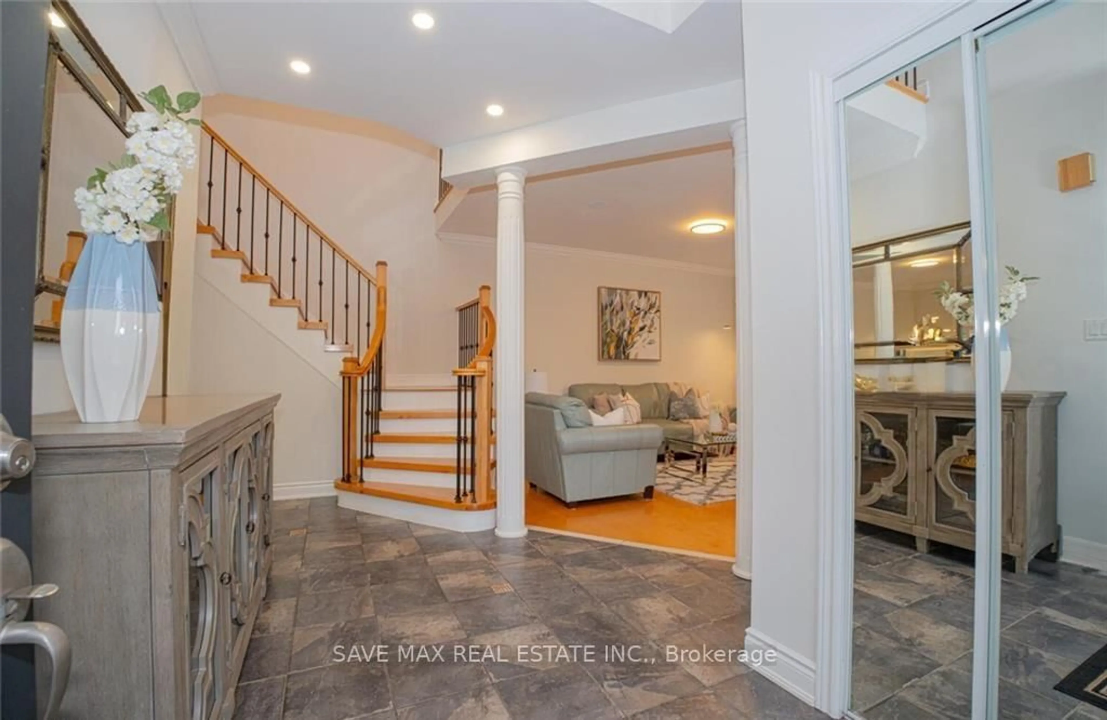 Indoor entryway for 50 Islandview Way, Hamilton Ontario L8E 6C1