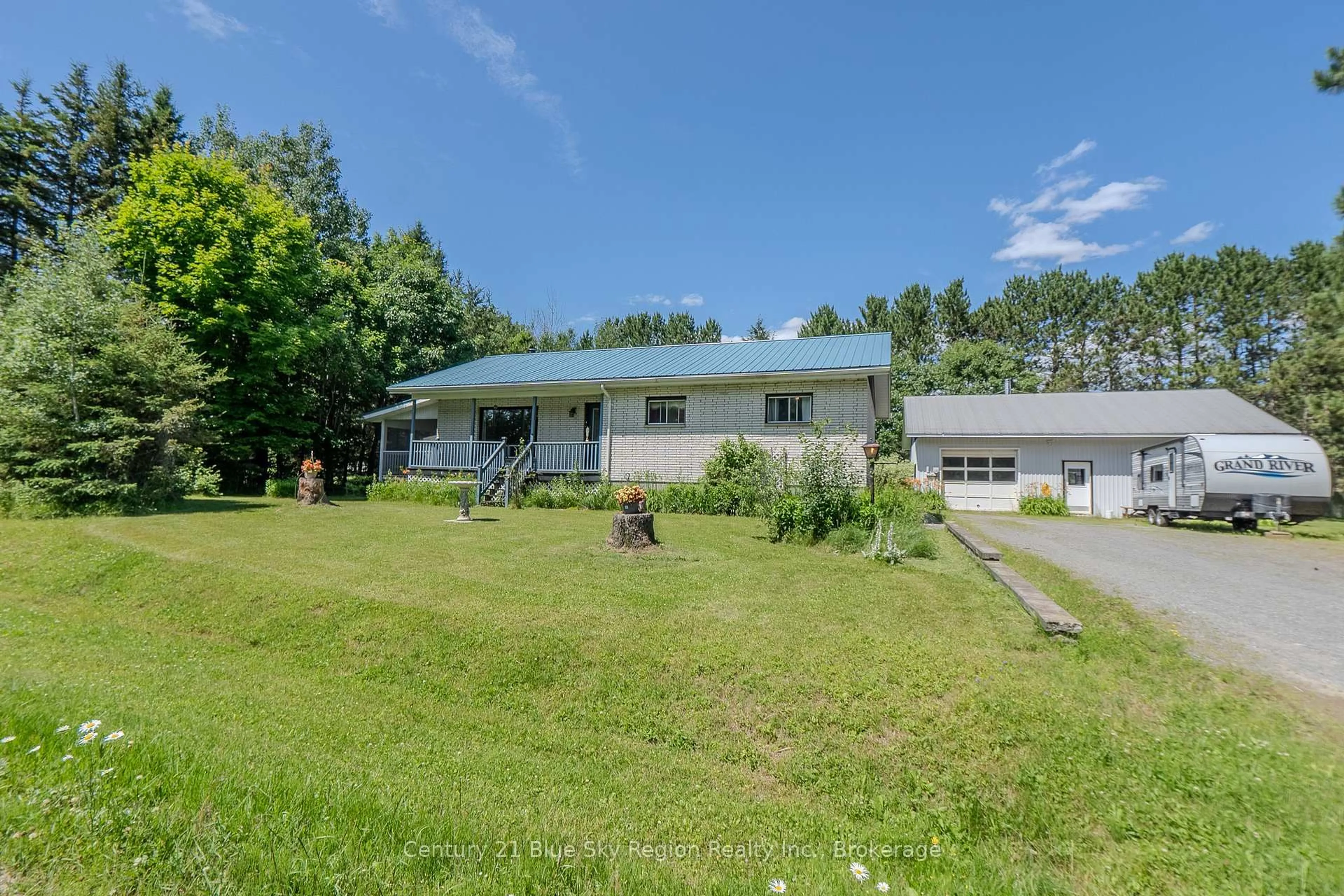 A pic from outside/outdoor area/front of a property/back of a property/a pic from drone, water/lake/river/ocean view for 9 Dupras St, West Nipissing Ontario P0H 2C0