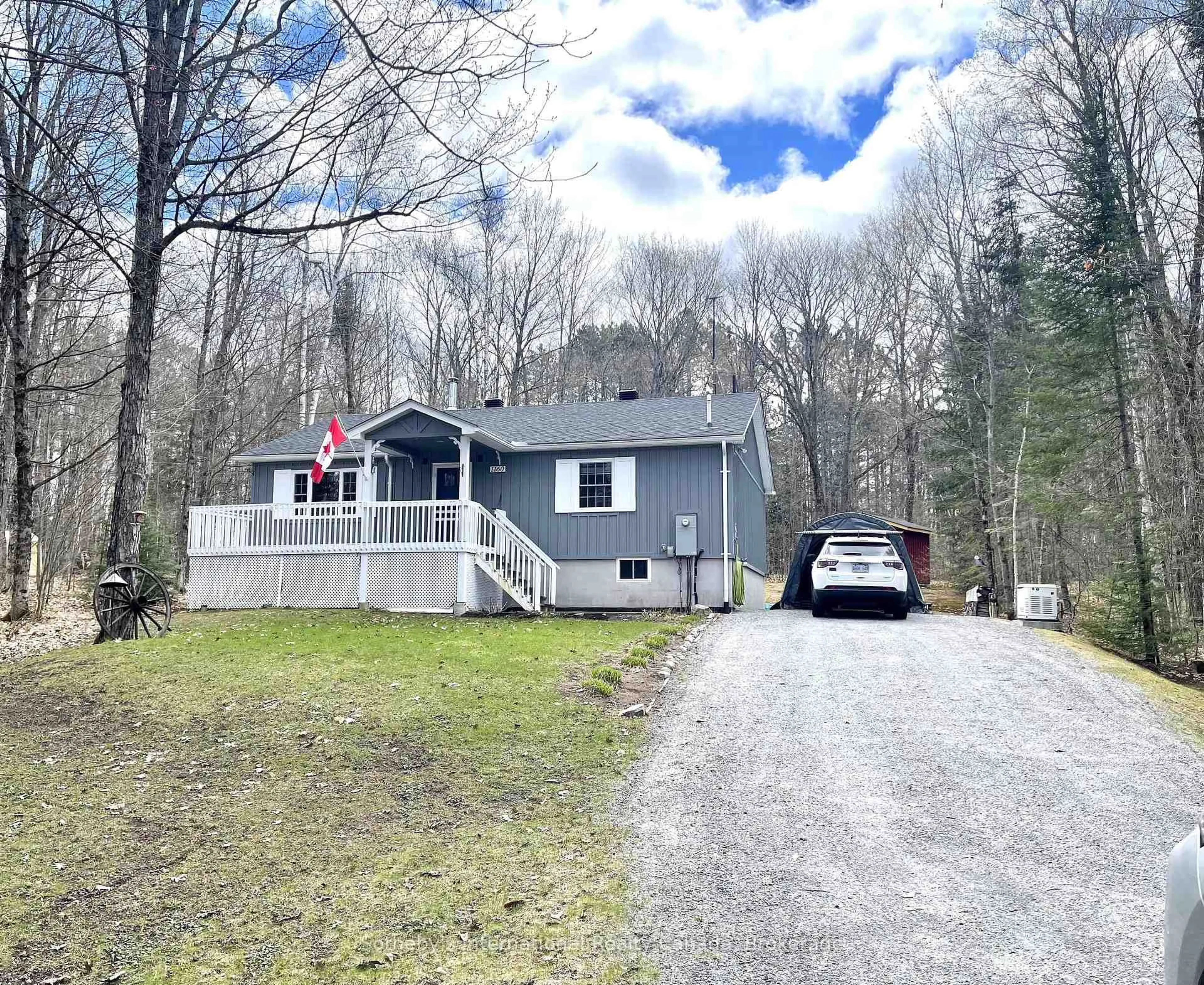 A pic from outside/outdoor area/front of a property/back of a property/a pic from drone, street for 1160 Skeleton Lake Rd 2 Rd, Muskoka Lakes Ontario P0B 1M0