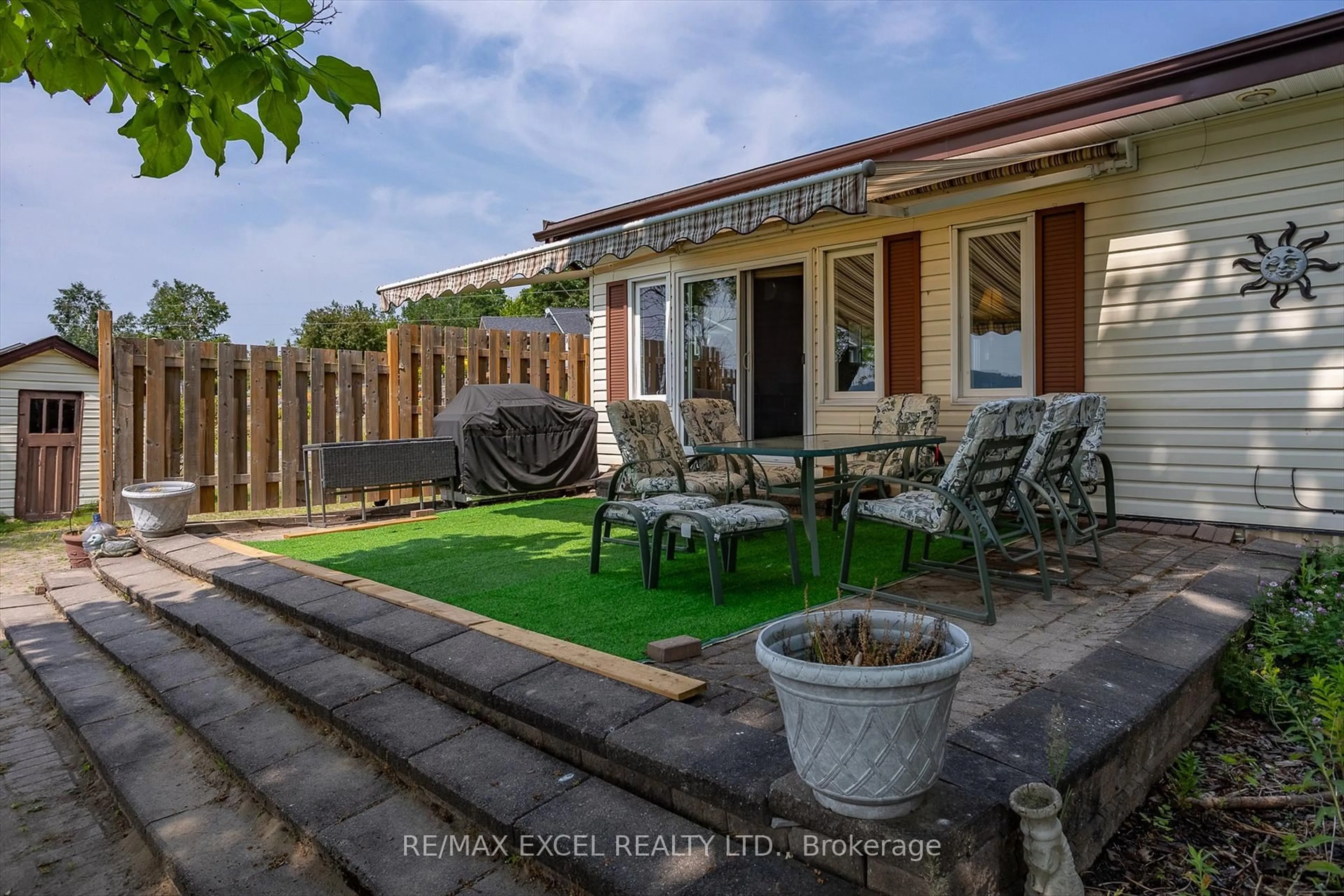 Patio, street for 665 North Shore Dr, Otonabee-South Monaghan Ontario P7B 6B3