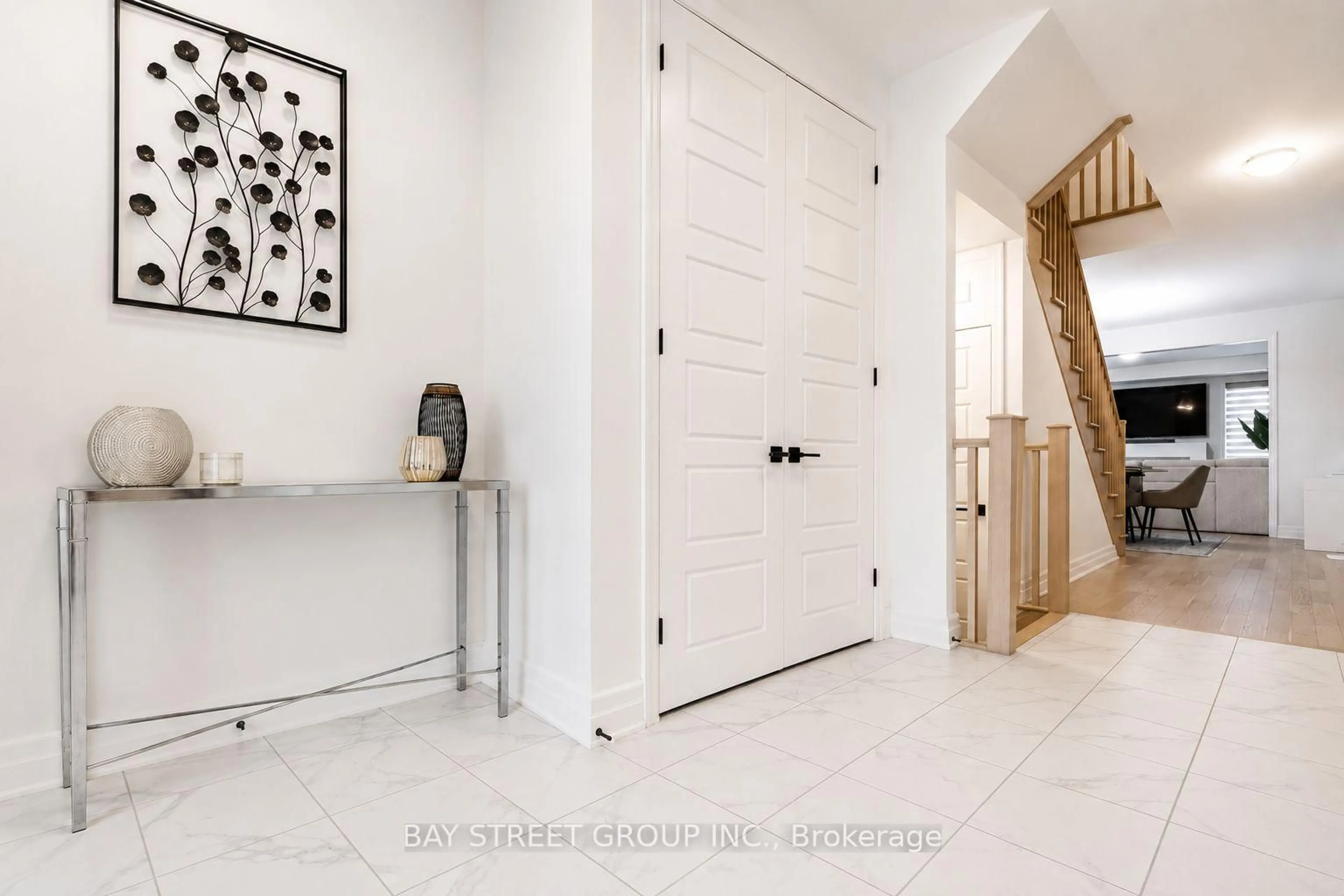 Indoor entryway for 91 Milt Schmidt St, Kitchener Ontario N2R 0T2