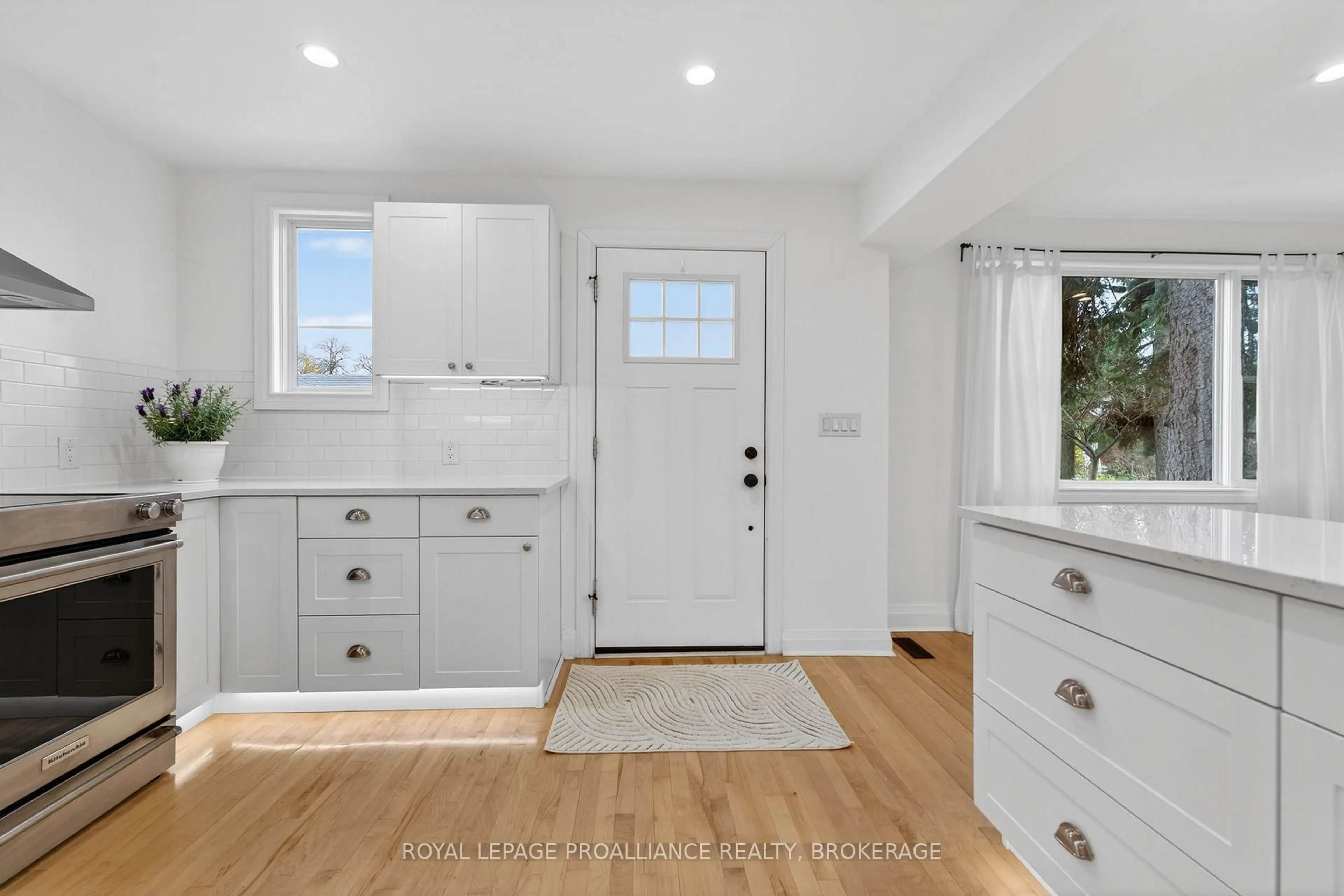 Indoor entryway for 229 Park St, Kingston Ontario K7L 1K4