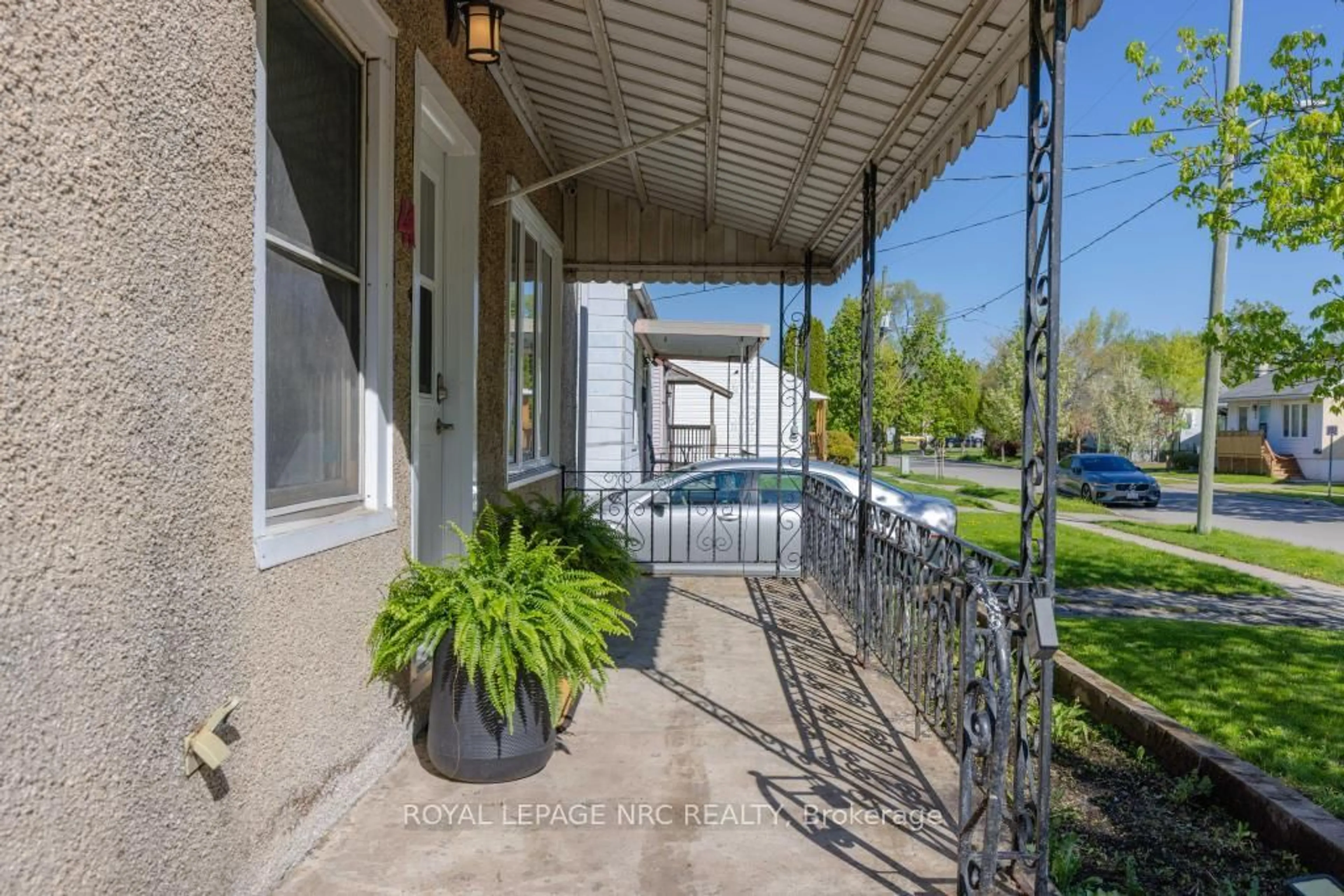 Patio, street for 41 Plymouth Ave, St. Catharines Ontario L2R 2X8