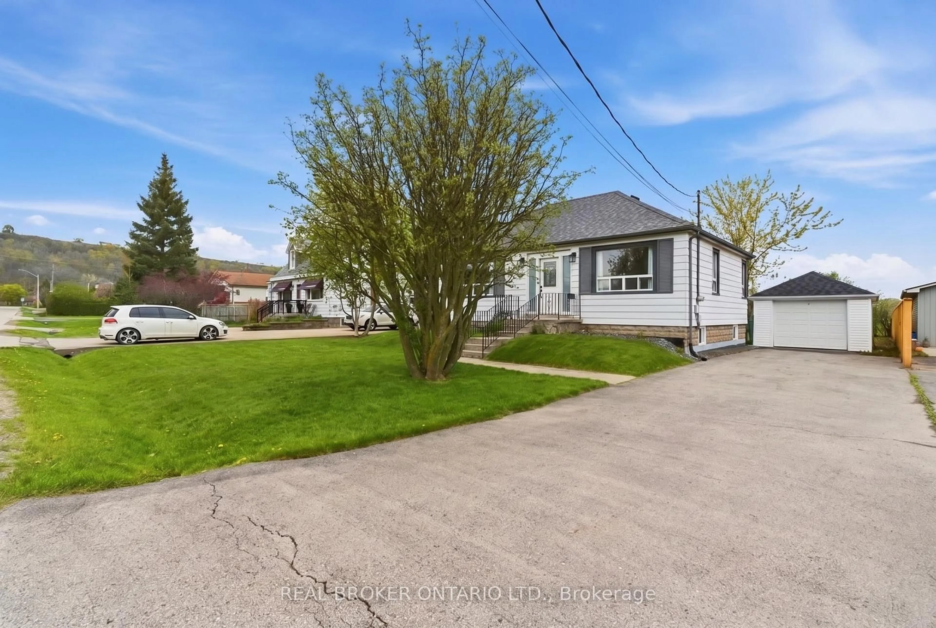 A pic from outside/outdoor area/front of a property/back of a property/a pic from drone, street for 101 Corman Ave, Hamilton Ontario L8G 3W3