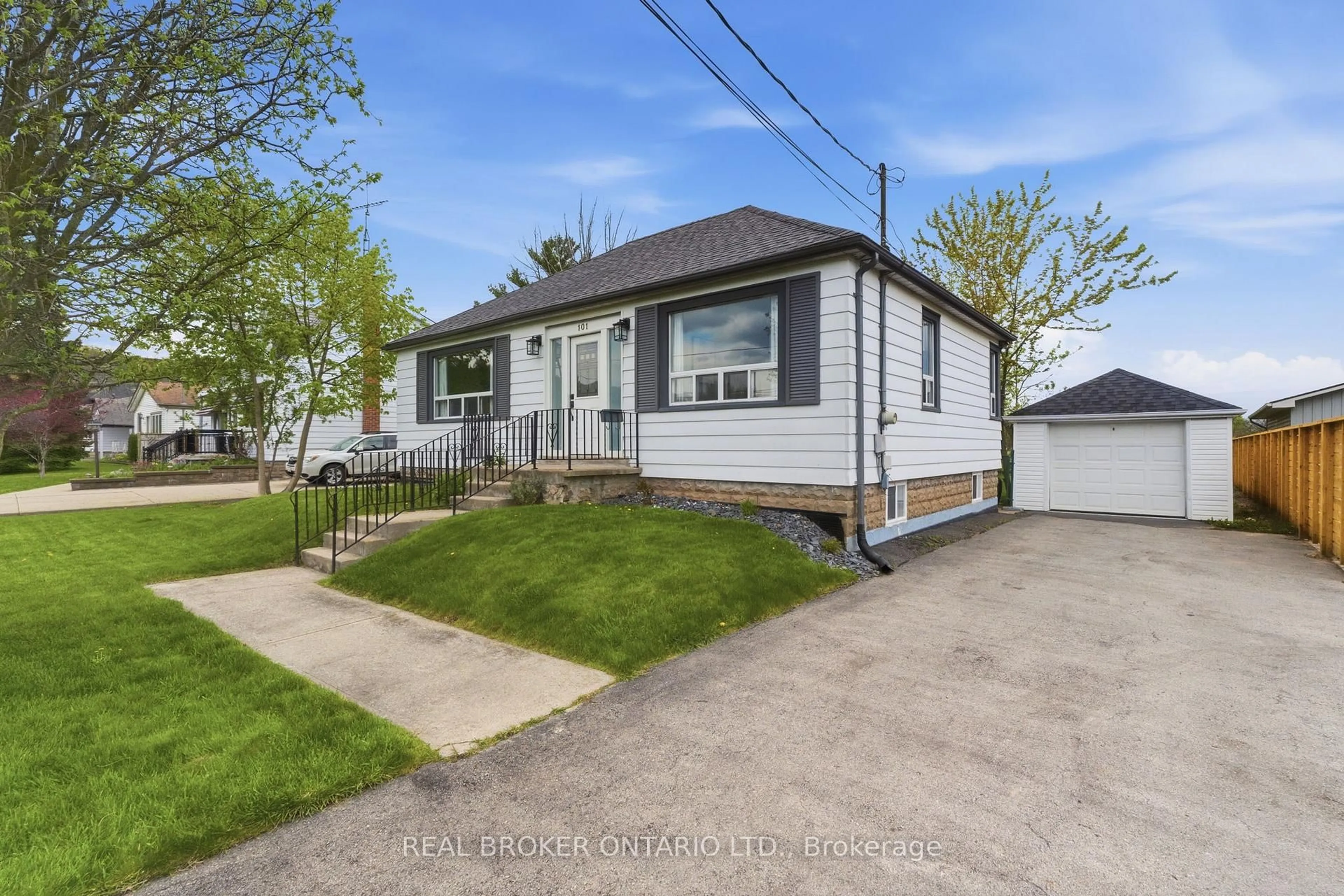 A pic from outside/outdoor area/front of a property/back of a property/a pic from drone, street for 101 Corman Ave, Hamilton Ontario L8G 3W3
