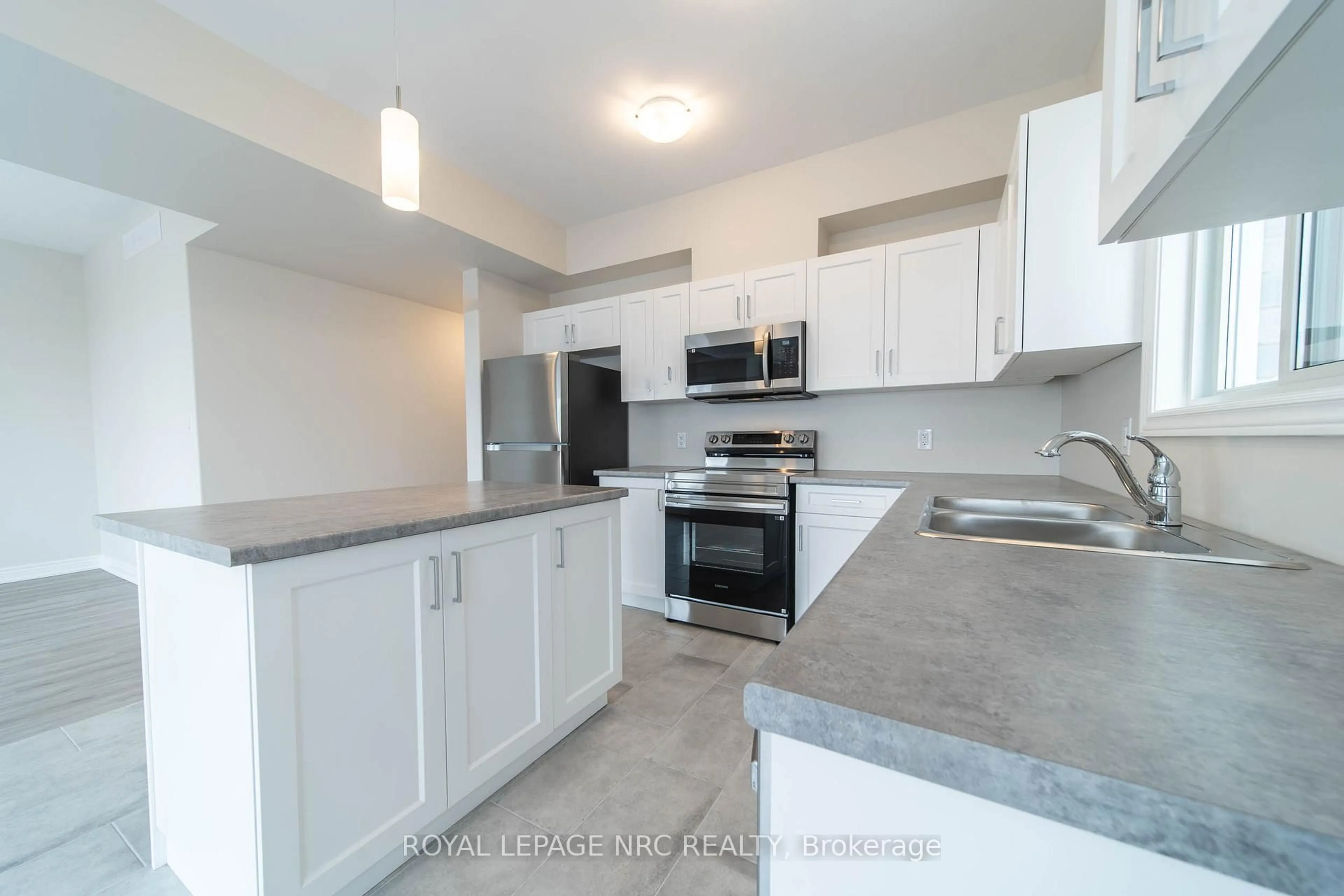Standard kitchen, unknown for 52 Willson Dr, Thorold Ontario L2V 0G7