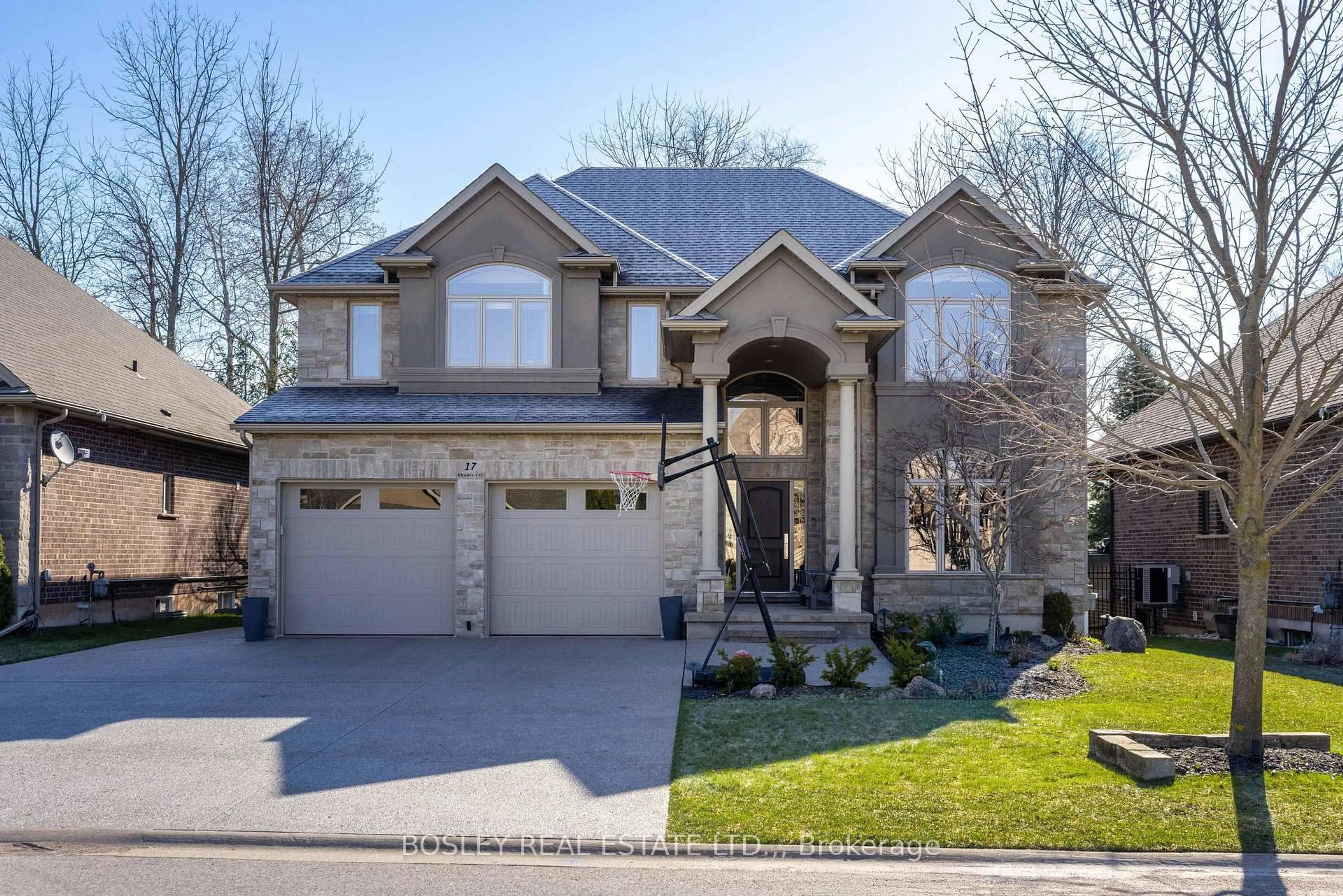 Home with brick exterior material, street for 17 Rhodes Crt, Pelham Ontario L0S 1E4