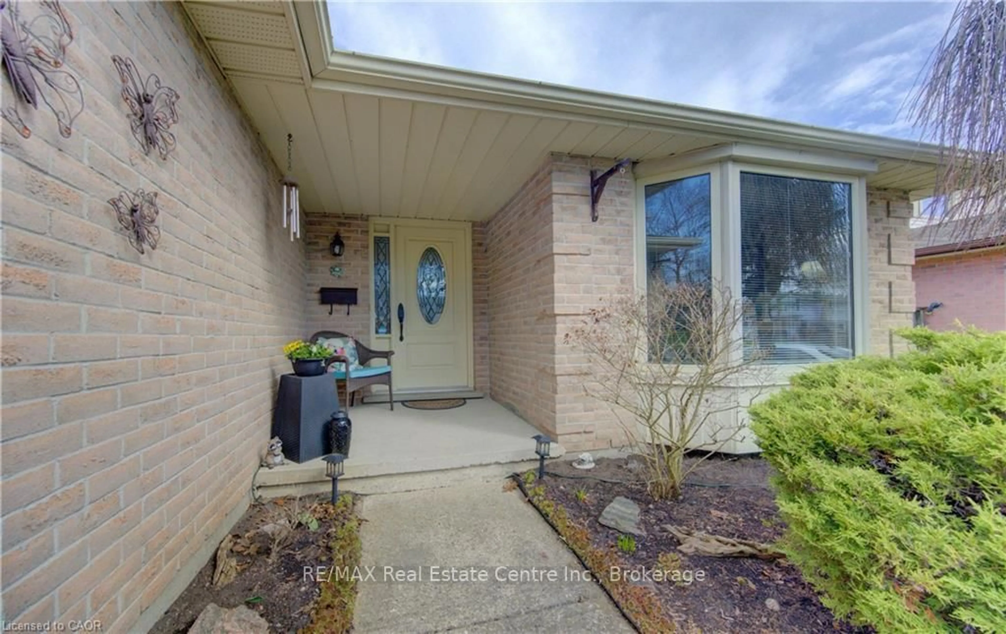 Indoor entryway for 7 Kilkerran Cres, Kitchener Ontario N2R 1B6