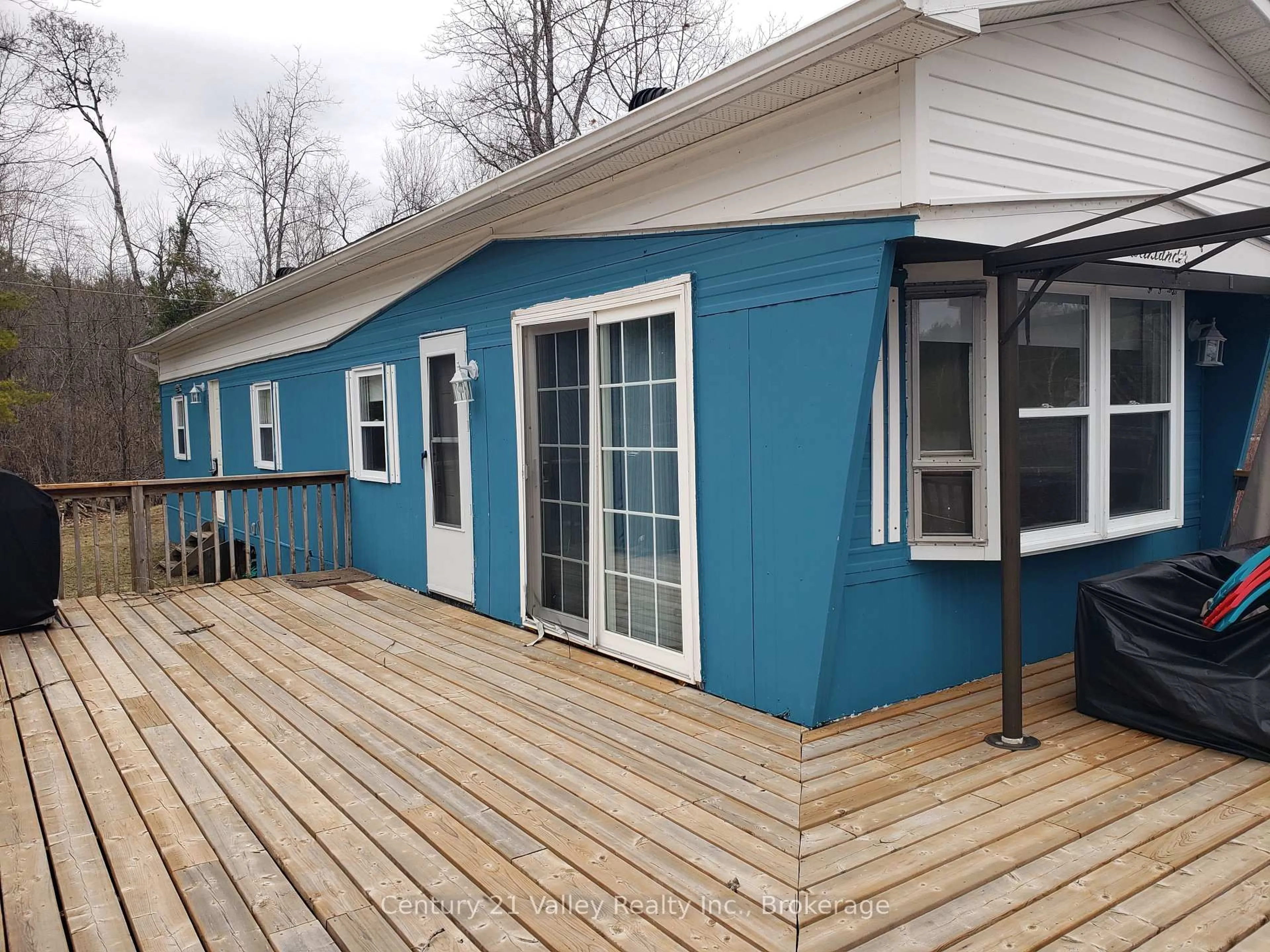 Home with vinyl exterior material, unknown for 14232A Highway 509 Rd, Sydenham Ontario K0H 2T0