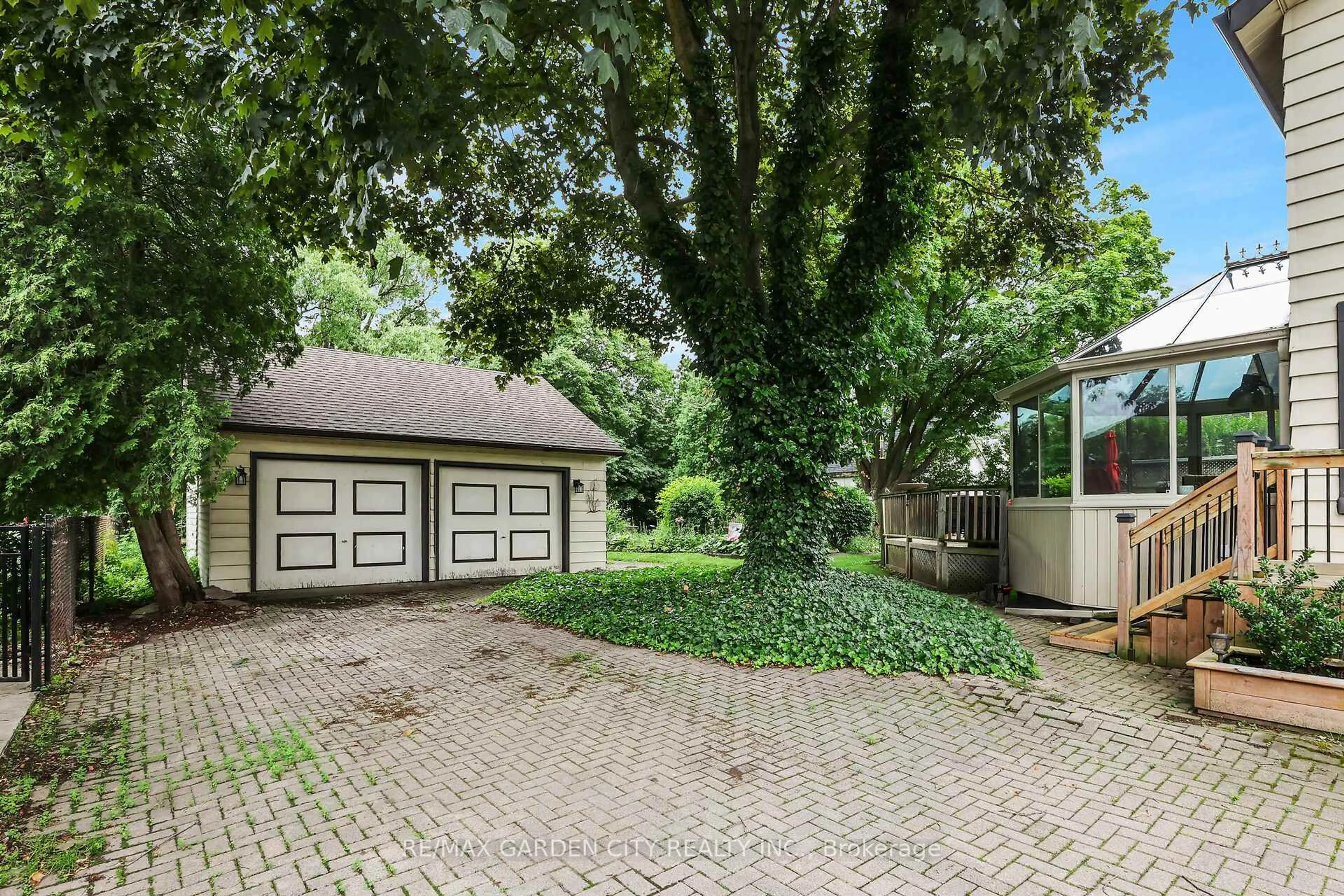 Unknown for 10 Maple Ave, Grimsby Ontario L3M 3B6