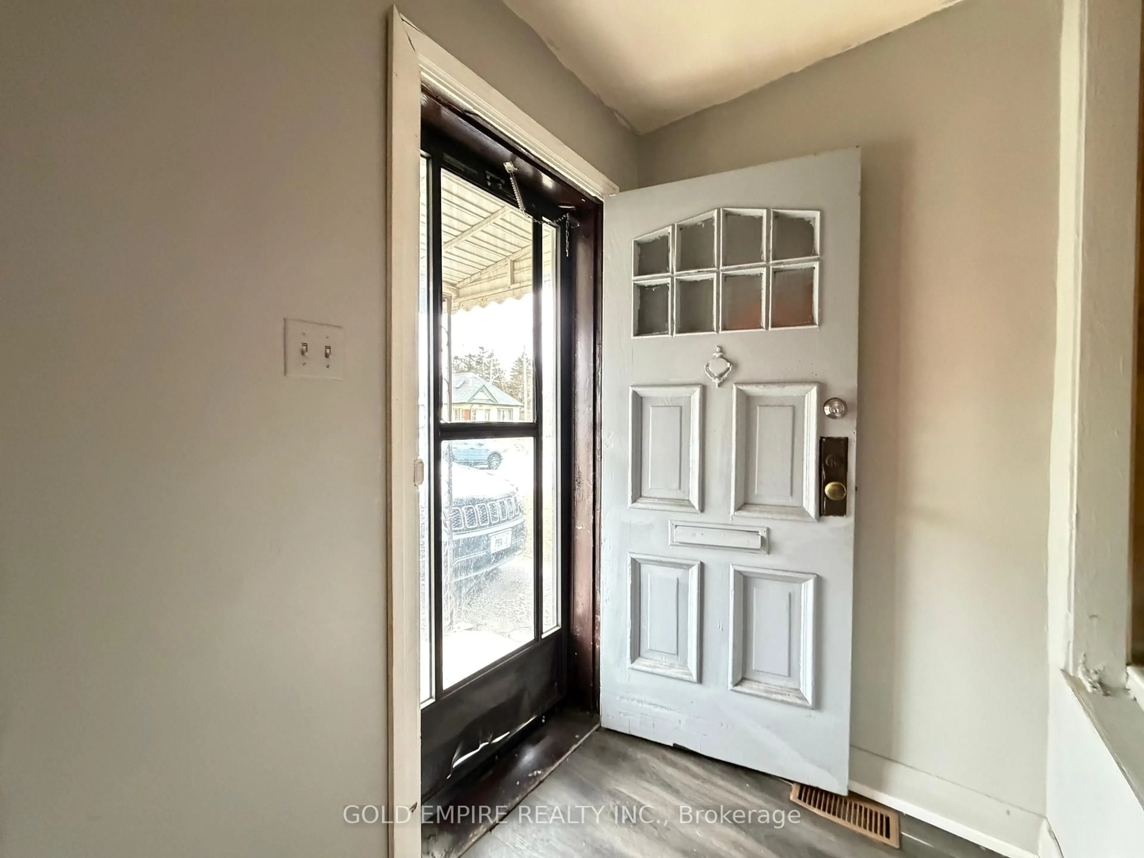 Indoor entryway for 545 HIGHBURY Ave, London East Ontario N5W 4K6