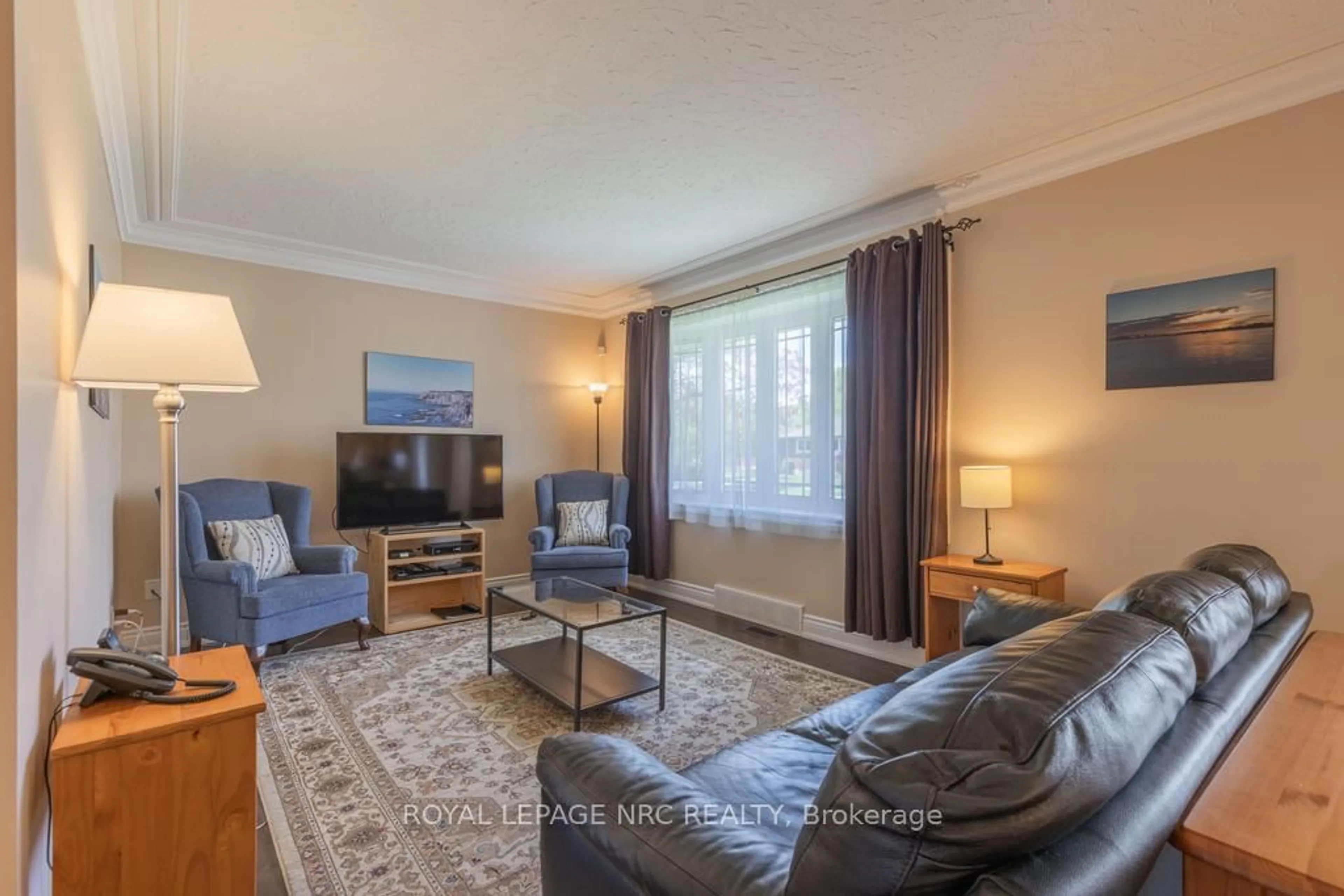 Living room with furniture, unknown for 52 White St, St. Catharines Ontario L2N 1Z8