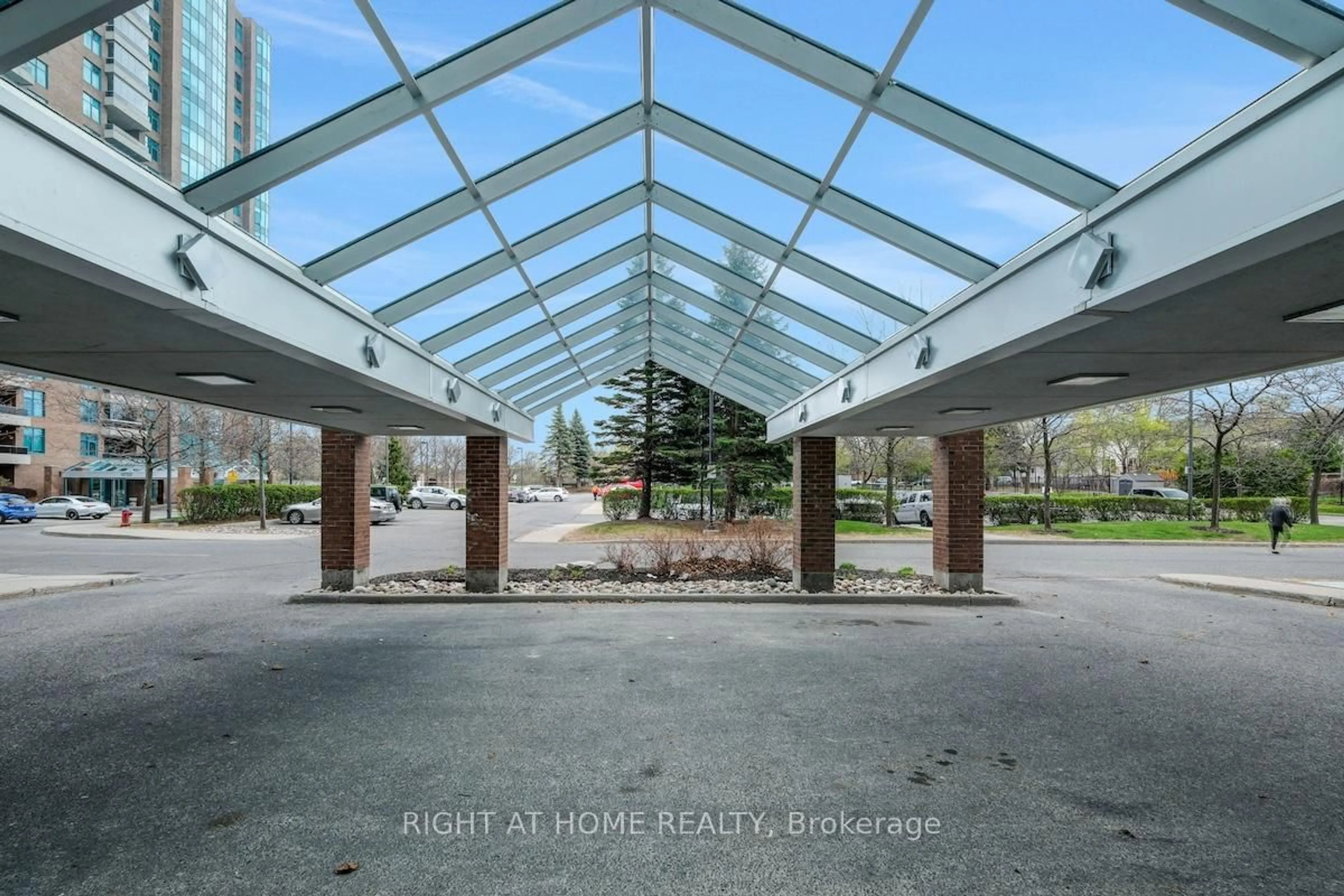 Indoor foyer for 3590 Rivergate Way #904, Ottawa Ontario K1V 1V6