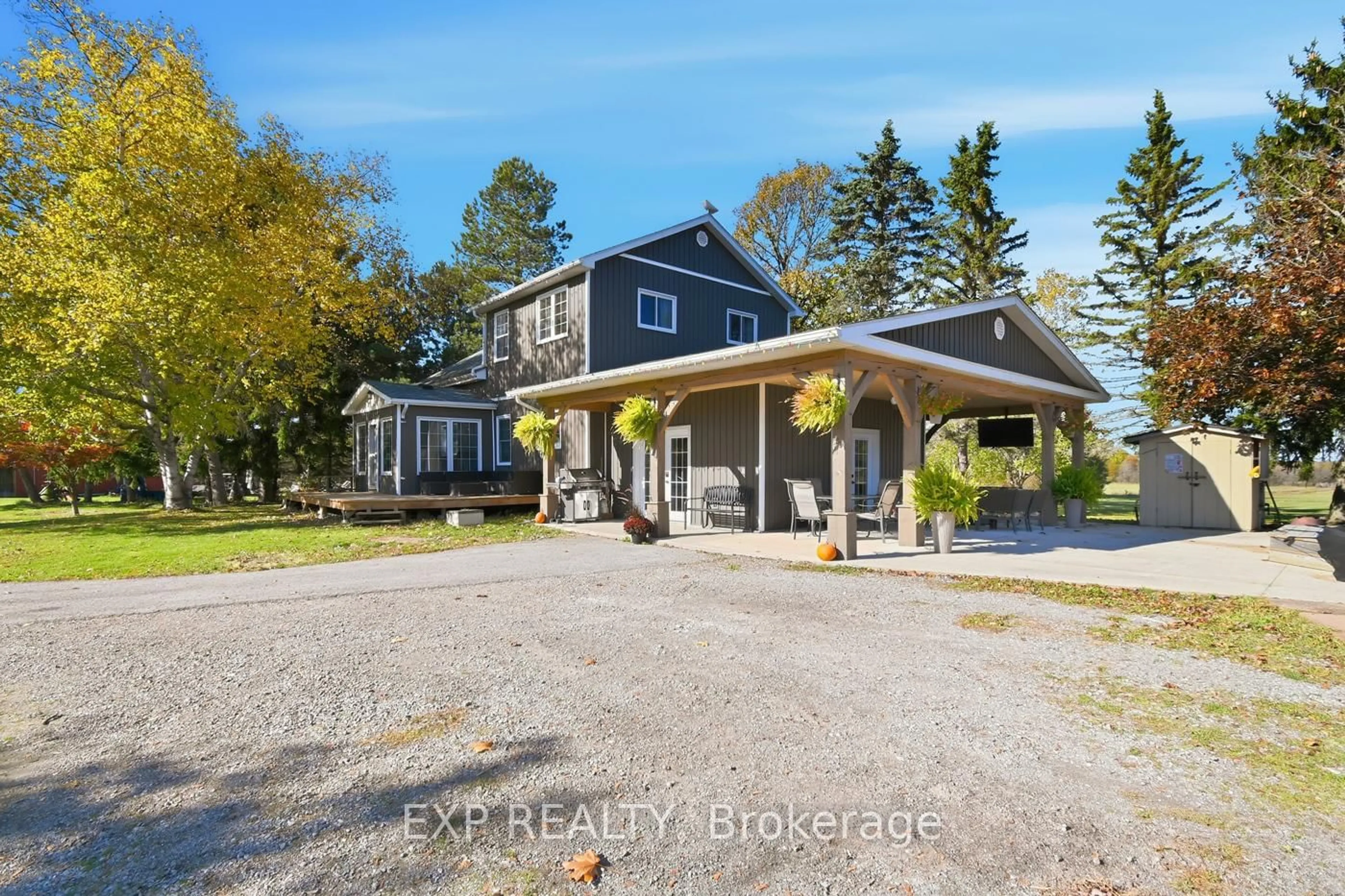 A pic from outside/outdoor area/front of a property/back of a property/a pic from drone, unknown for 9043 Ridge Rd, Niagara Falls Ontario L3B 5N7