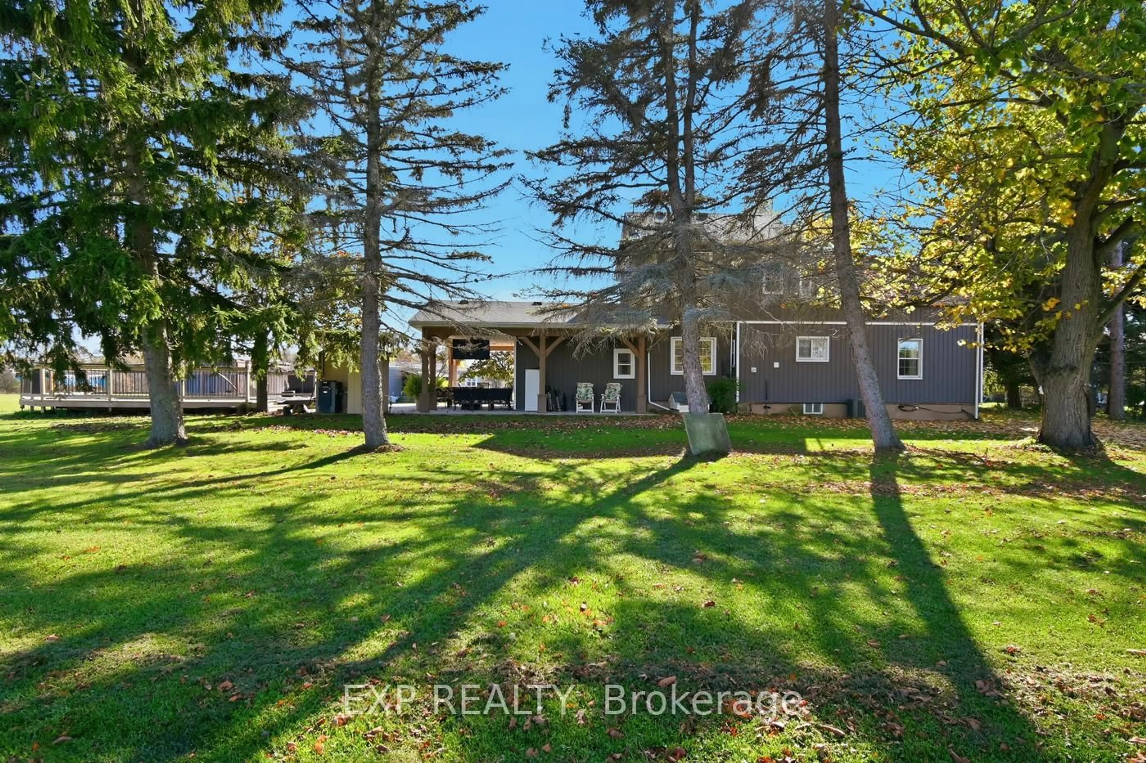 A pic from outside/outdoor area/front of a property/back of a property/a pic from drone, water/lake/river/ocean view for 9043 Ridge Rd, Niagara Falls Ontario L3B 5N7