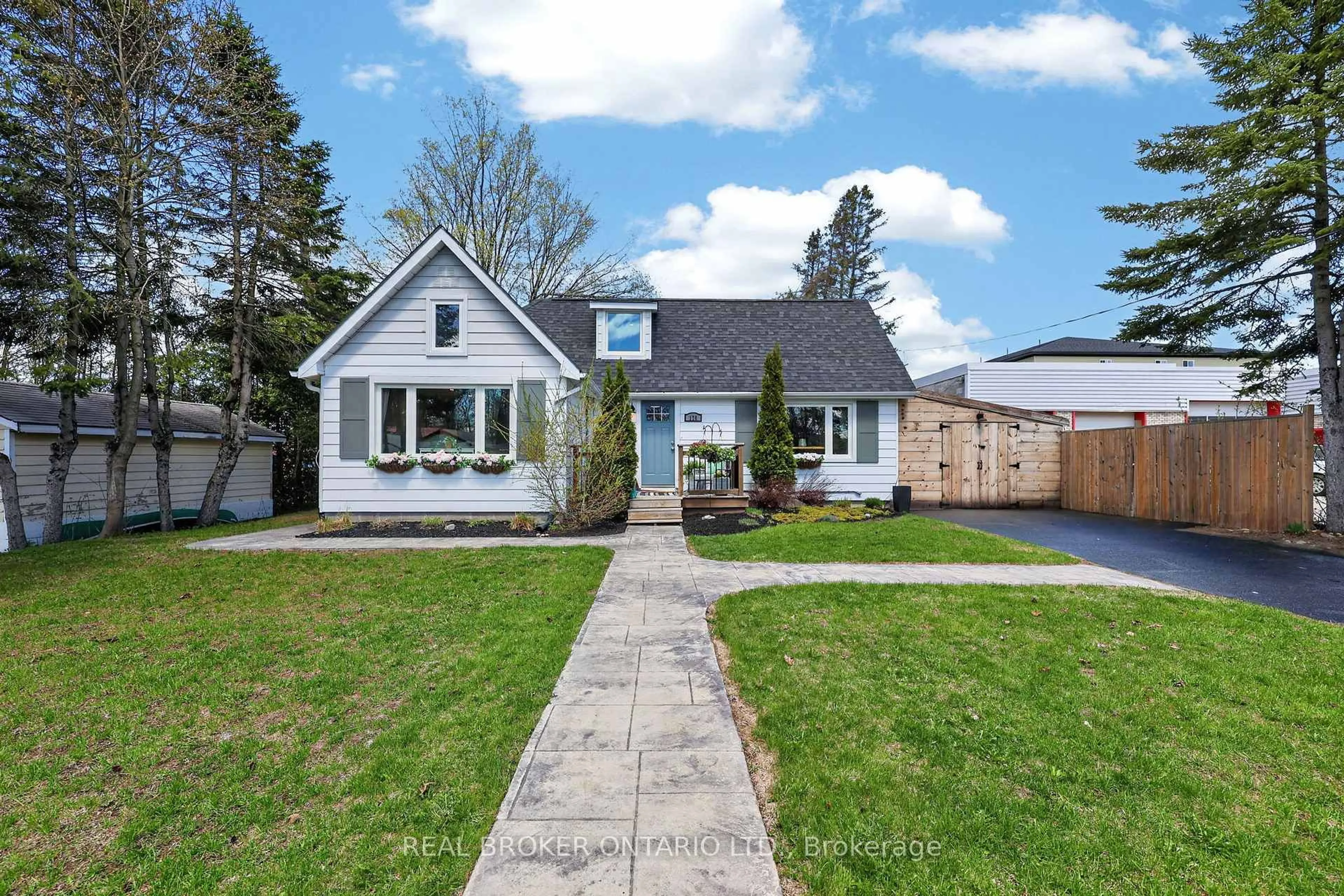 Home with brick exterior material, street for 170 George St, Gravenhurst Ontario P1P 1E7