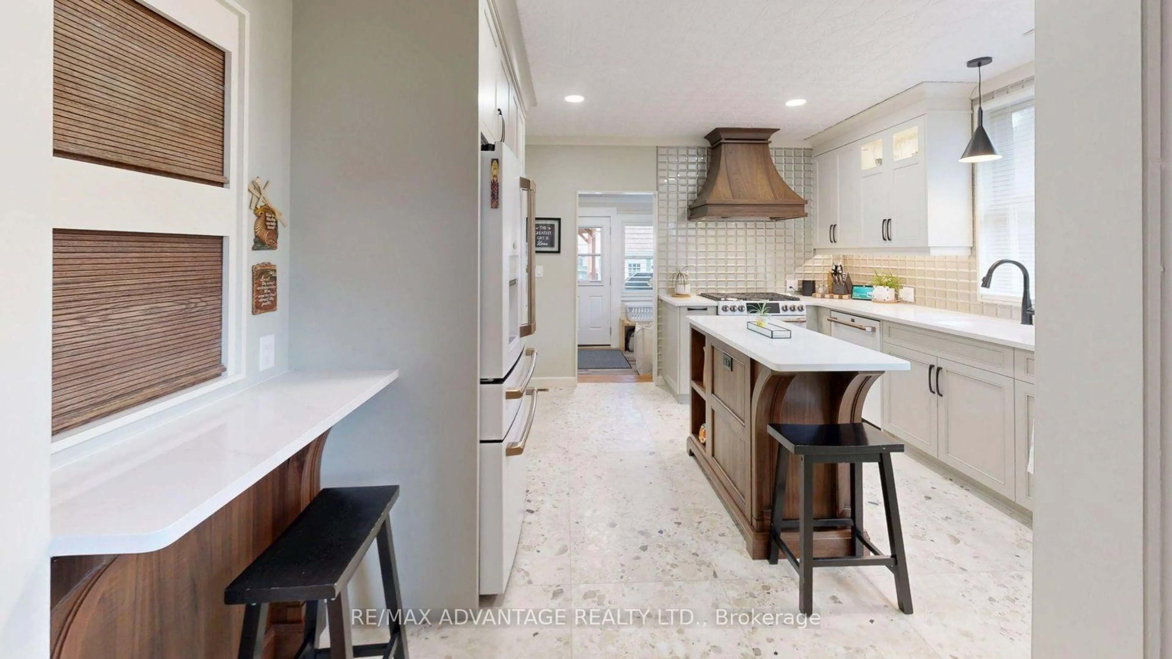 Open concept kitchen, ceramic/tile floor for 57 Queen St, St. Thomas Ontario N5R 3J4