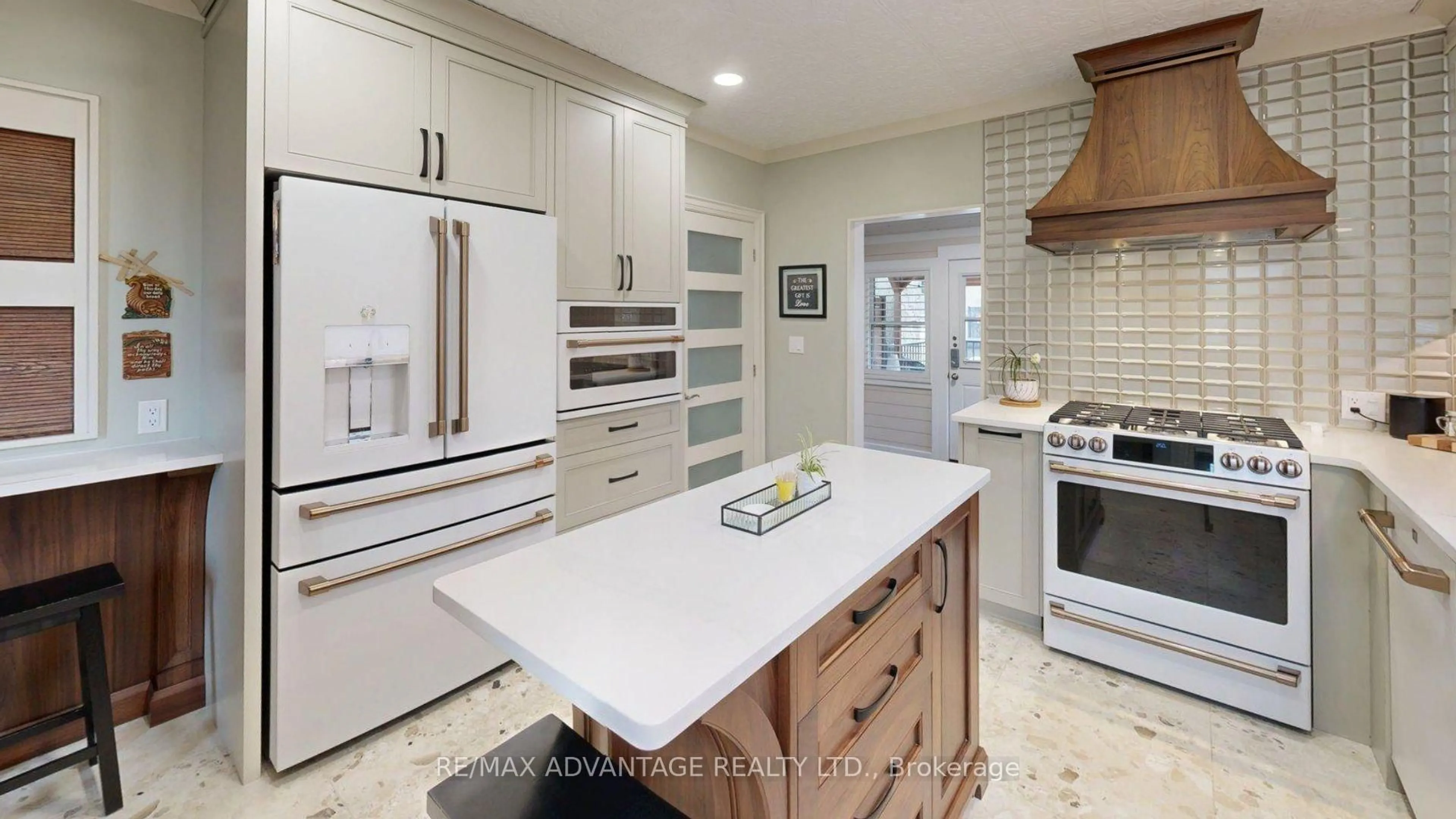 Unknown for 57 Queen St, St. Thomas Ontario N5R 3J4