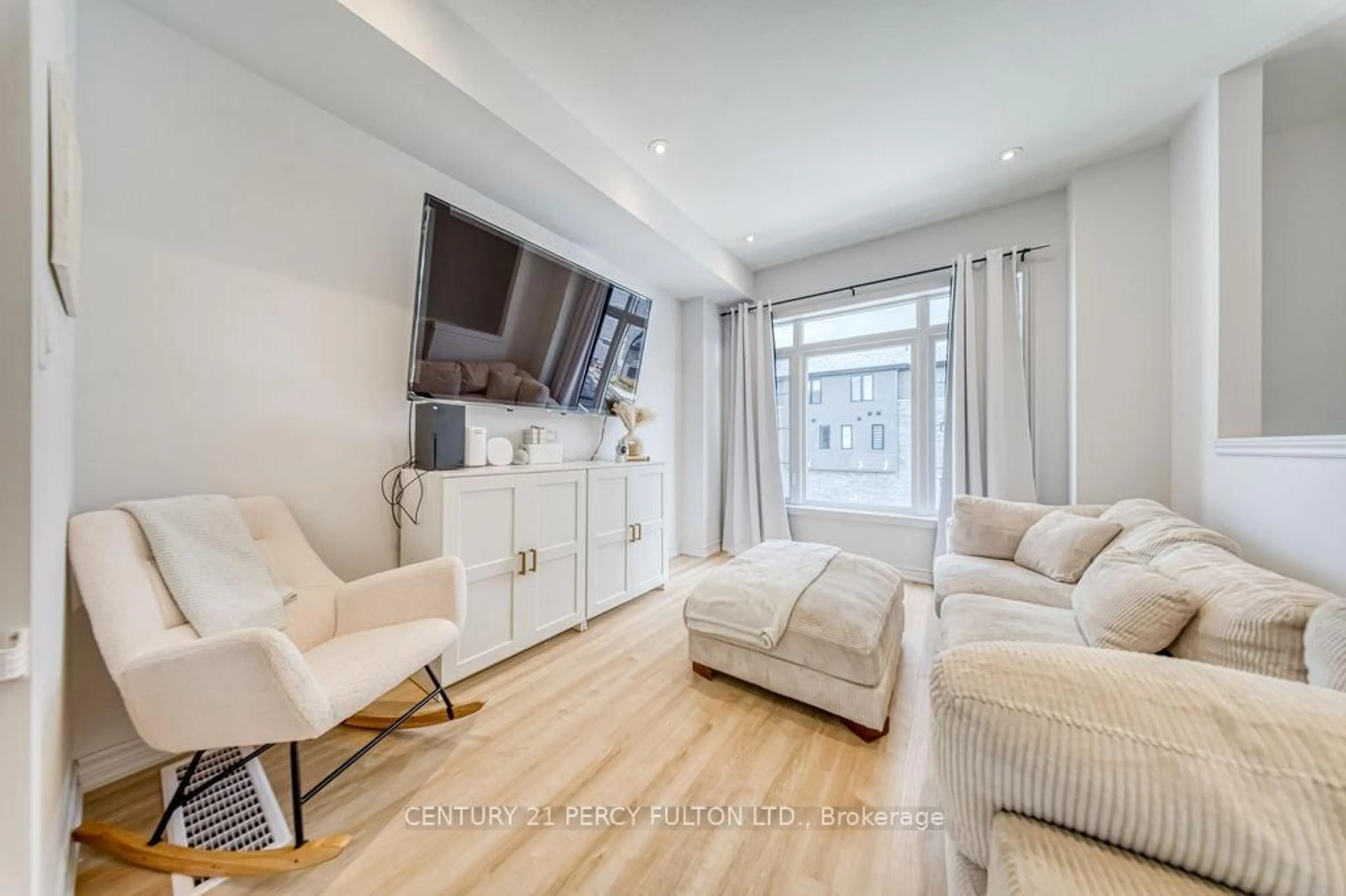 Living room with furniture, unknown for 461 Blackburn Dr Dr #63, Brantford Ontario N3T 6S8