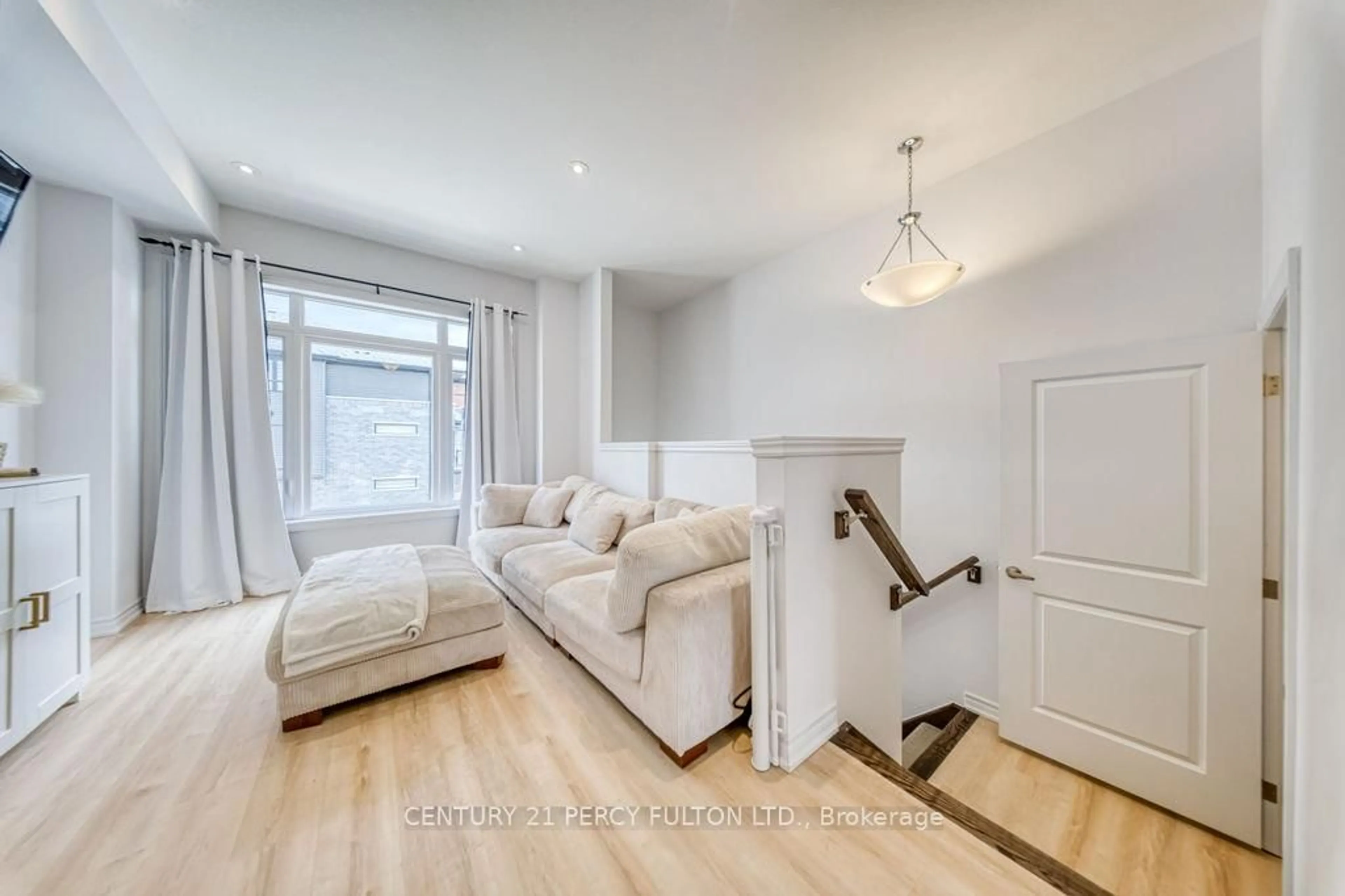Living room with furniture, unknown for 461 Blackburn Dr Dr #63, Brantford Ontario N3T 6S8