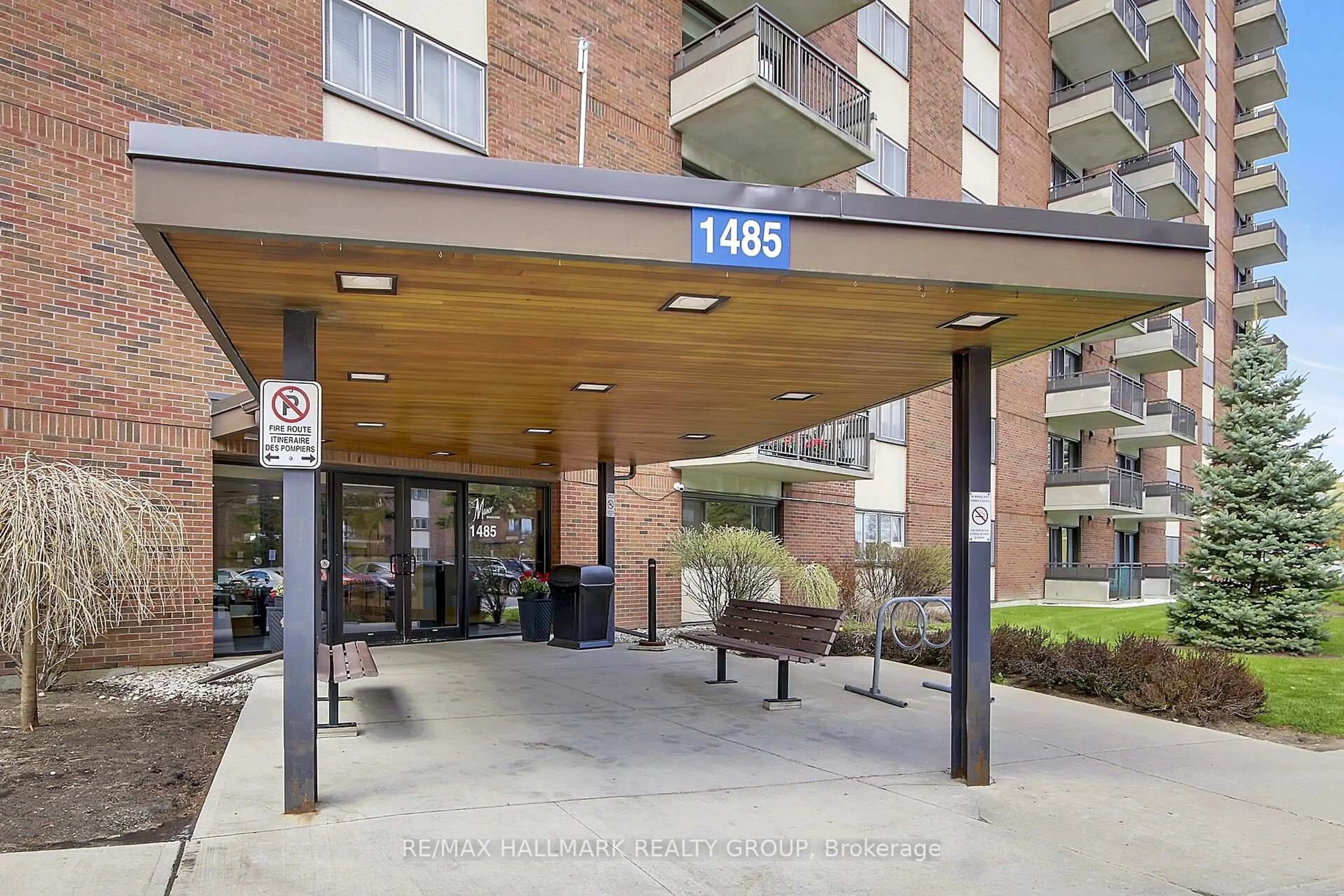 Indoor foyer for 1485 Baseline Rd #1114, Ottawa Ontario K2C 3L8