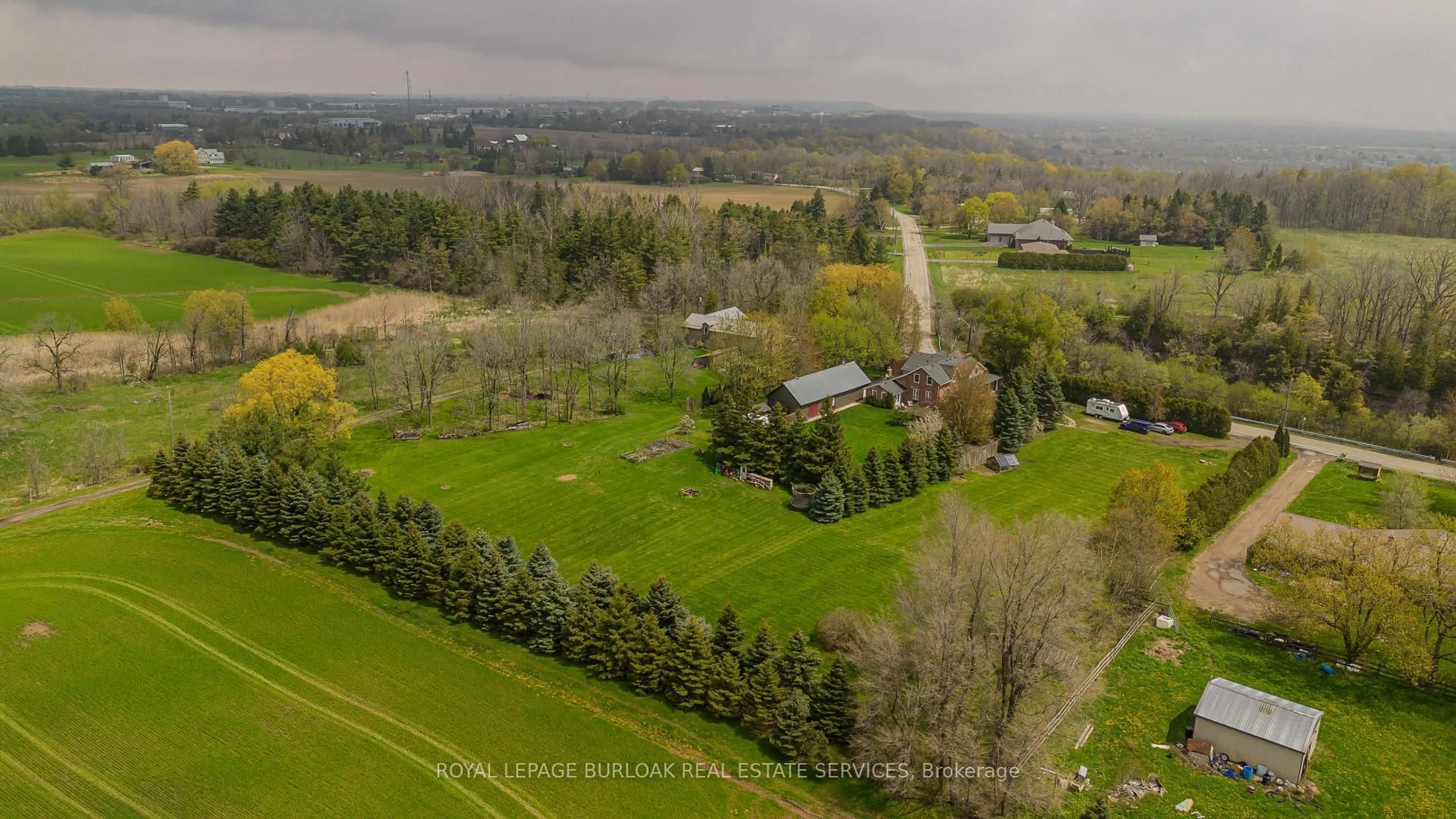 A pic from outside/outdoor area/front of a property/back of a property/a pic from drone, unknown for 351 Rock Chapel Rd, Hamilton Ontario L9H 5E2
