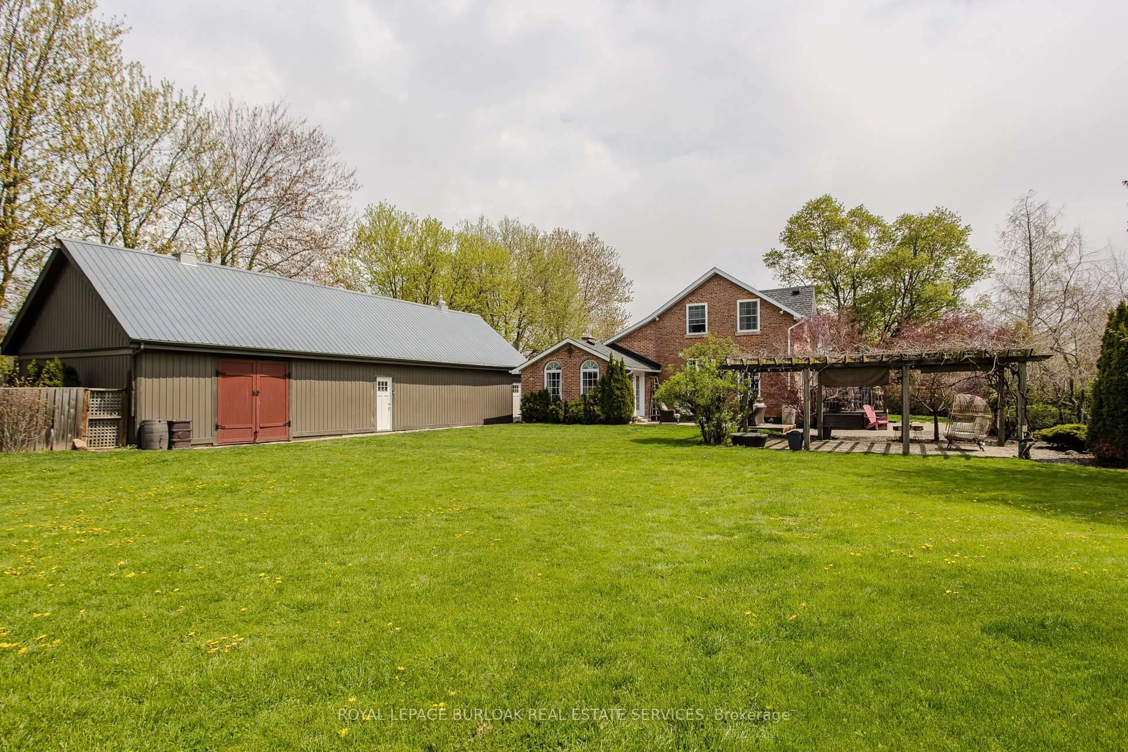 A pic from outside/outdoor area/front of a property/back of a property/a pic from drone, unknown for 351 Rock Chapel Rd, Hamilton Ontario L9H 5E2